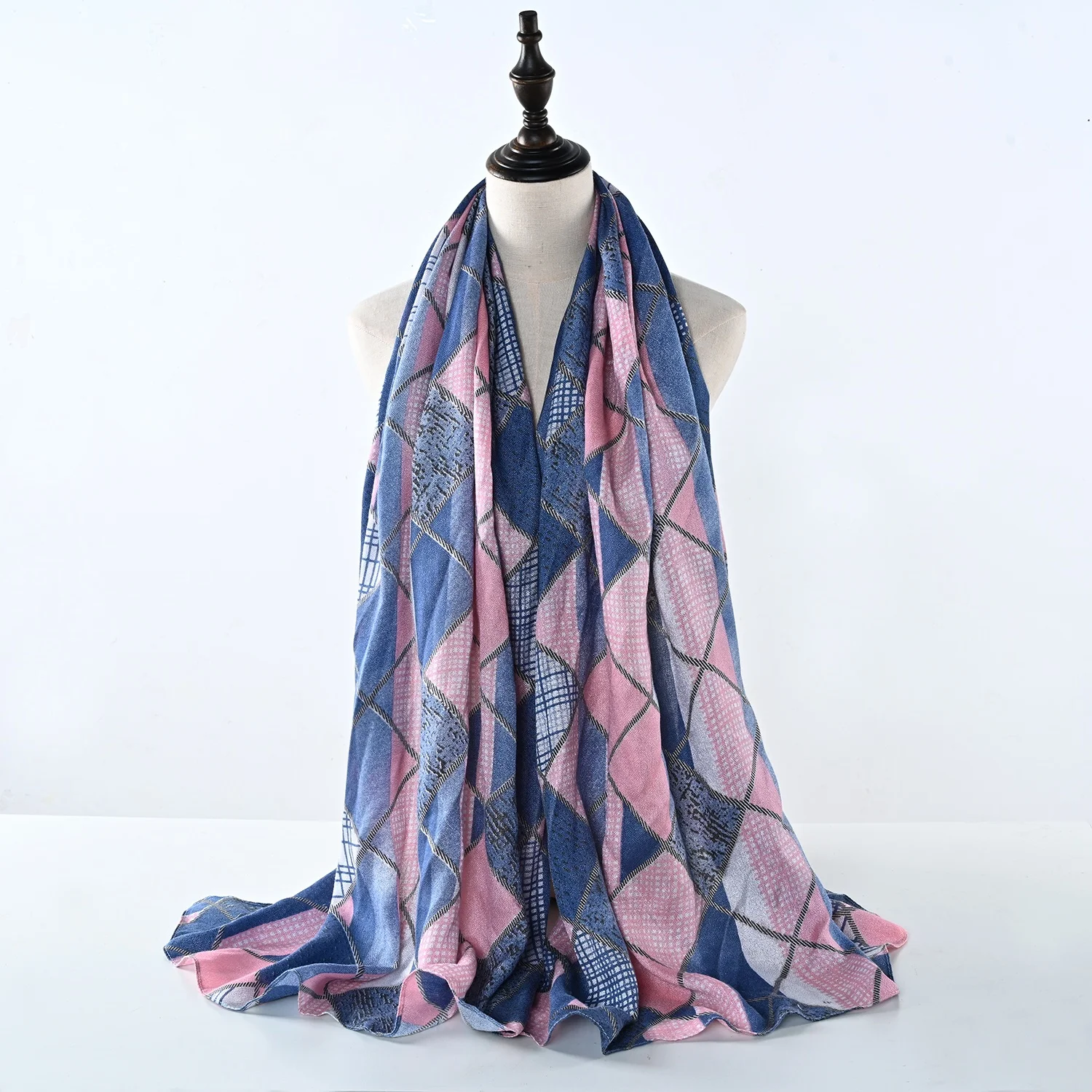 Color Scarf Winter Hot Sell Muslim Hijab Scarf Malaysia Arab Hijab Pleated Crinkle Chiffon Hijab Scarf