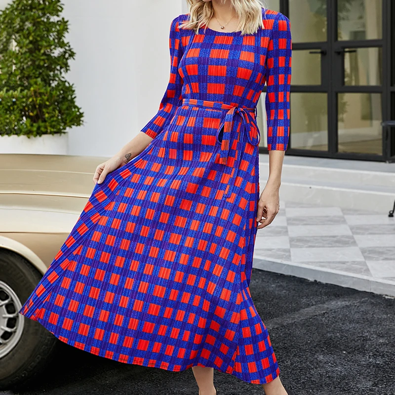 The new spring/summer 2021 will feature a printed crew-neck belt with a high-fashion plaid skirt