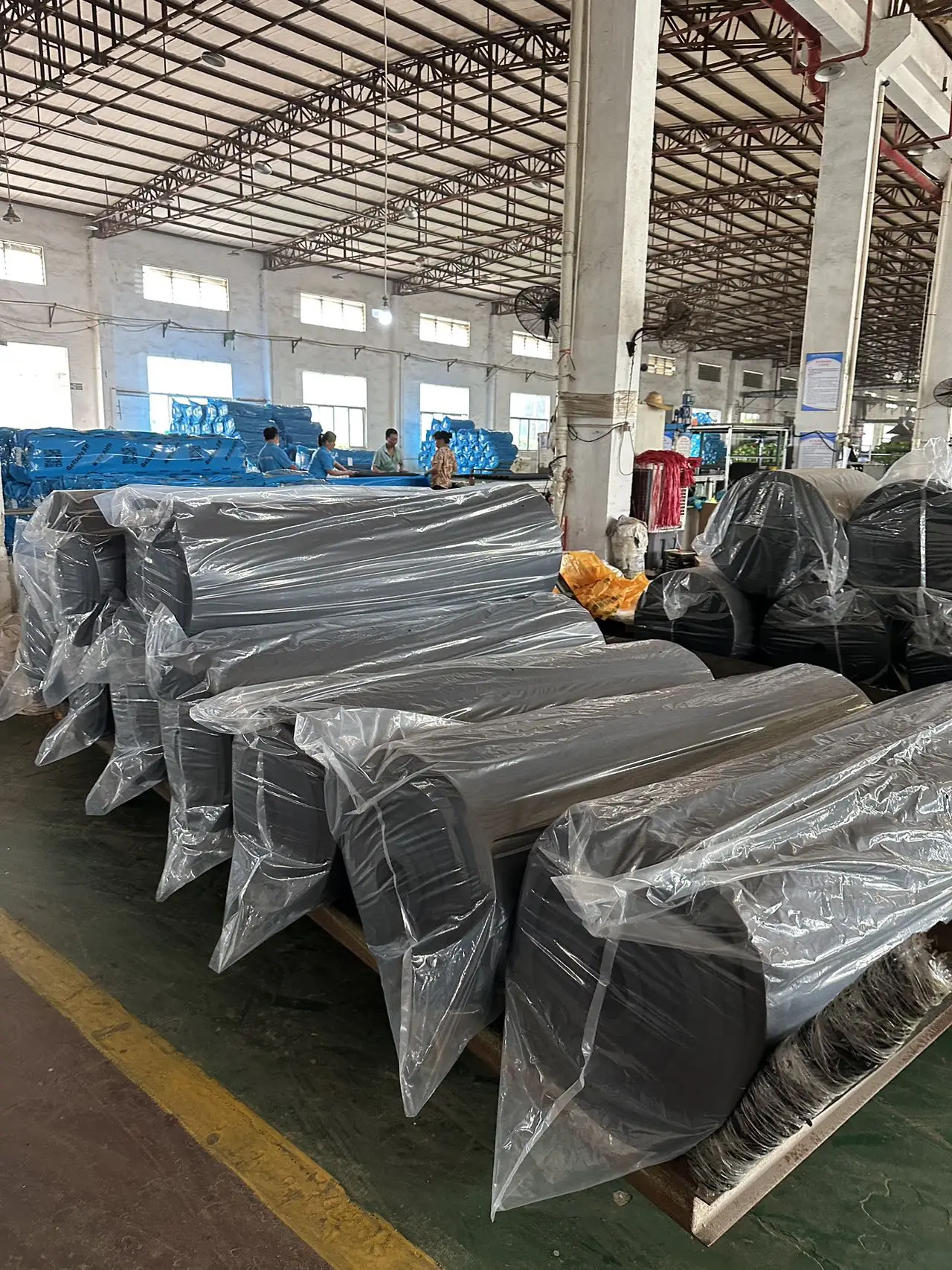 China Manufacturer Closed Cell Elastomeric Rubber Foam Insulation Sheets Adhesive Rubber Foam Roll