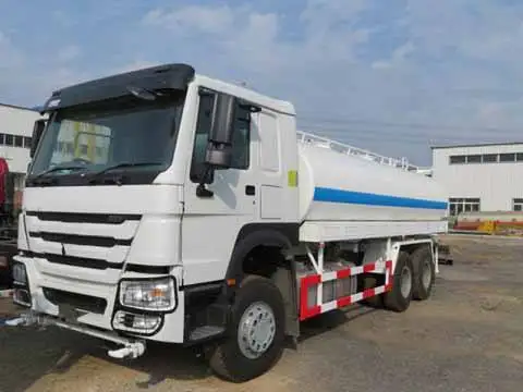 Sinotruk HOWO 4x2/6x4/8x4 Автоцистерна для воды 20 куб. М распылитель водяных грузовиков