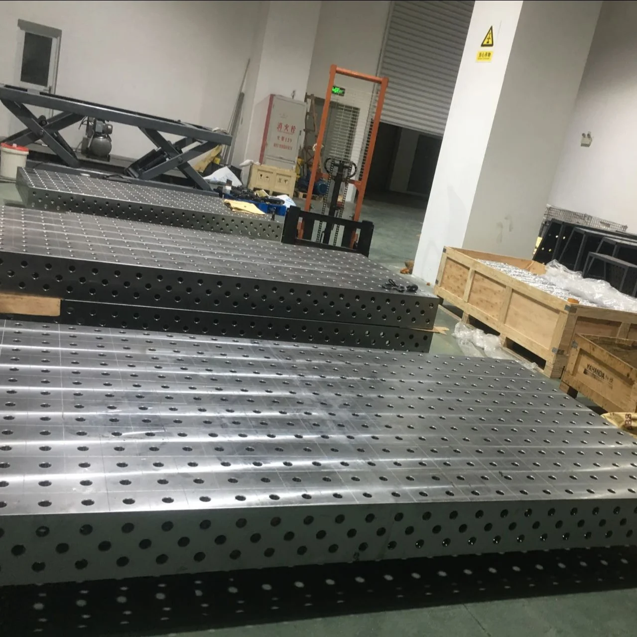3D Nitrided / Hard Chromed Steel Welding Table D16/D22/D28 with Hydraulic Scissor Lifter for Different Working Height Requests