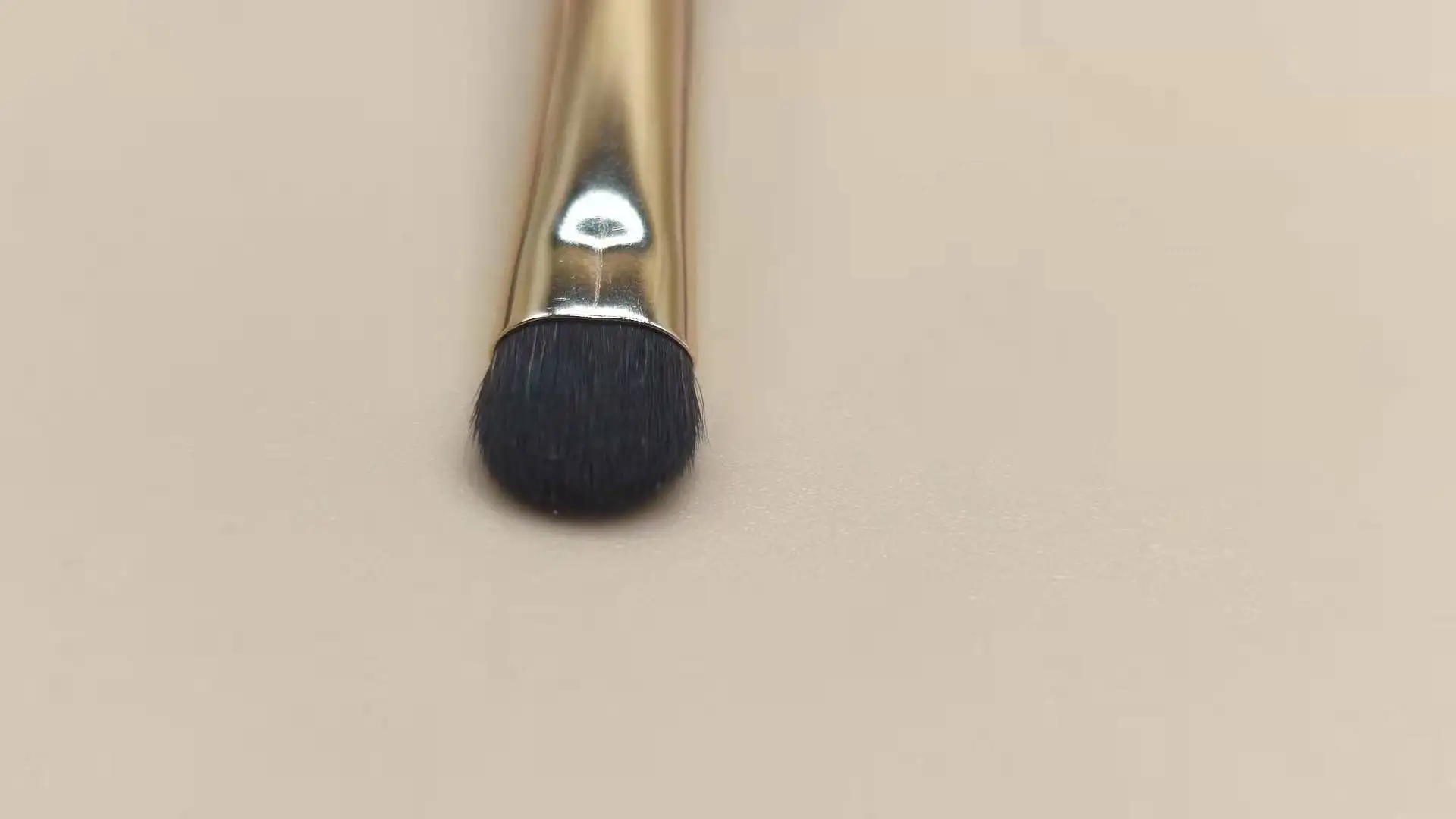 Wholesale Professional custom Logo Golden brown Facial Synthetic Fiber Makeup Brush