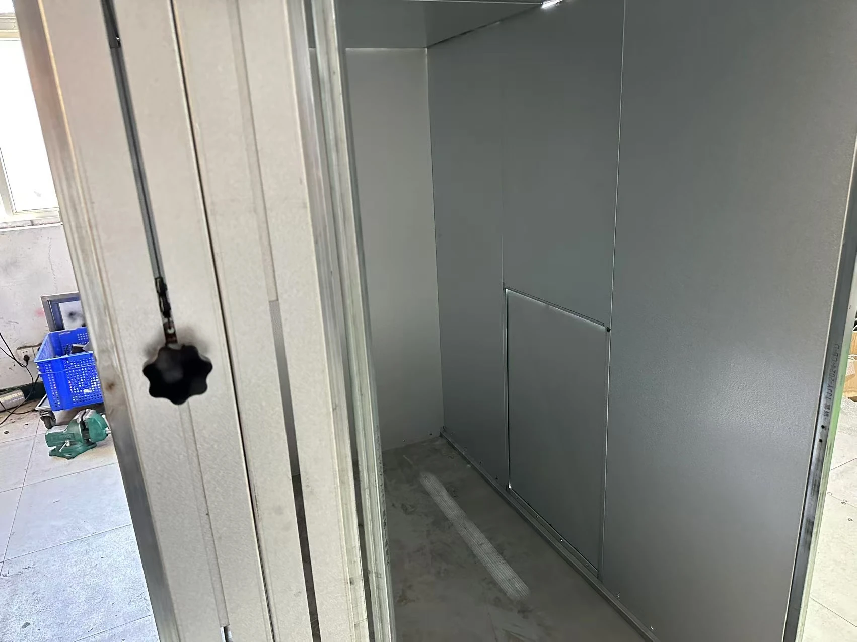 Institute/Laboratory animal isolation cage kennel Convenient lift door Factory custom non-contact isolation kennel