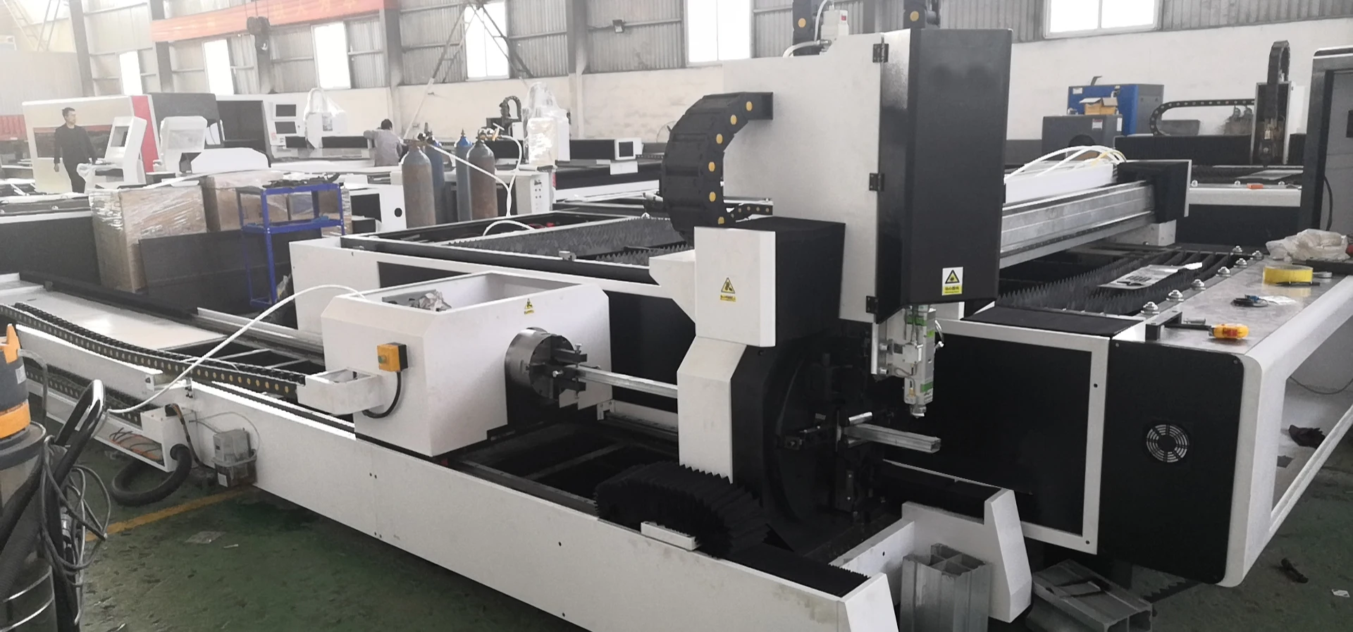 metal tube 1kw cnc fiber laser cutting machine 2000w 3000w