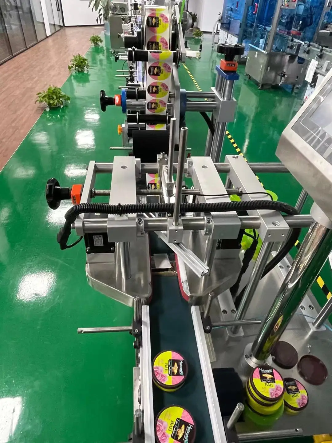 Высококачественная автоматическая машина для нанесения этикеток сверху и снизу и двухсторонняя наклейка этикеток