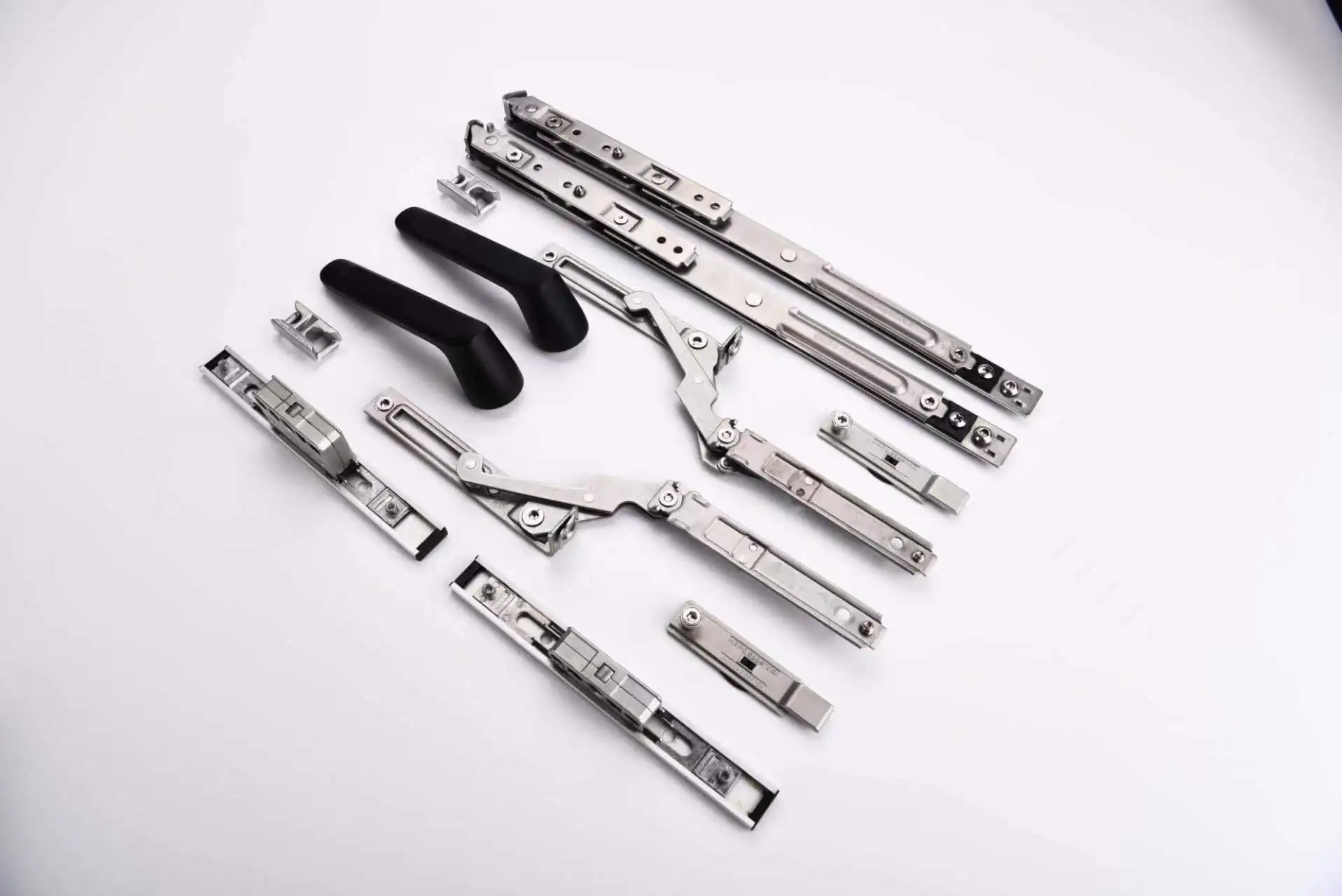 Born New Design Hot Selling Explosions 4 Indoor Windows High Quality Hardware Customizable Color Casement Window Fenster
