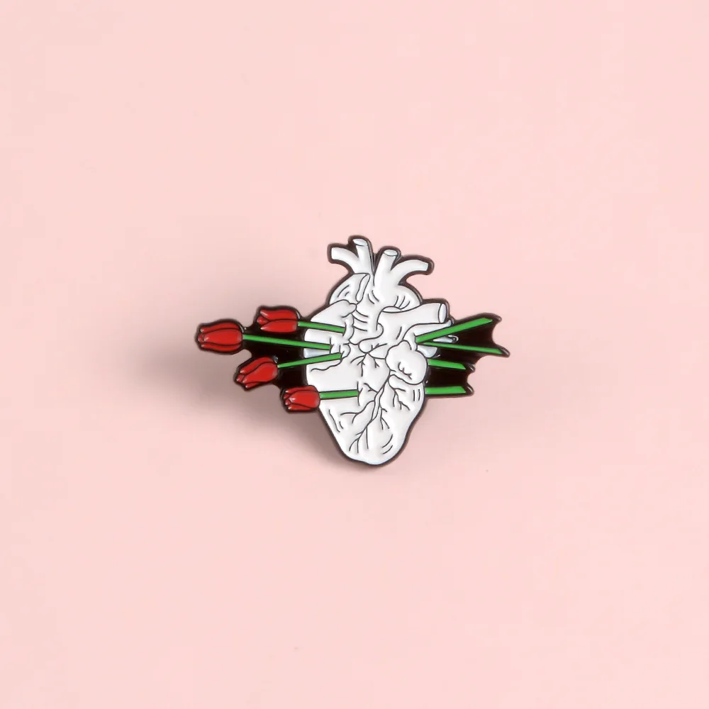 Wholesale Low MOQ Romantic Metal Badge Deep Brooch Pin Rose Heart Lapel Pin Soft Enamel Pin