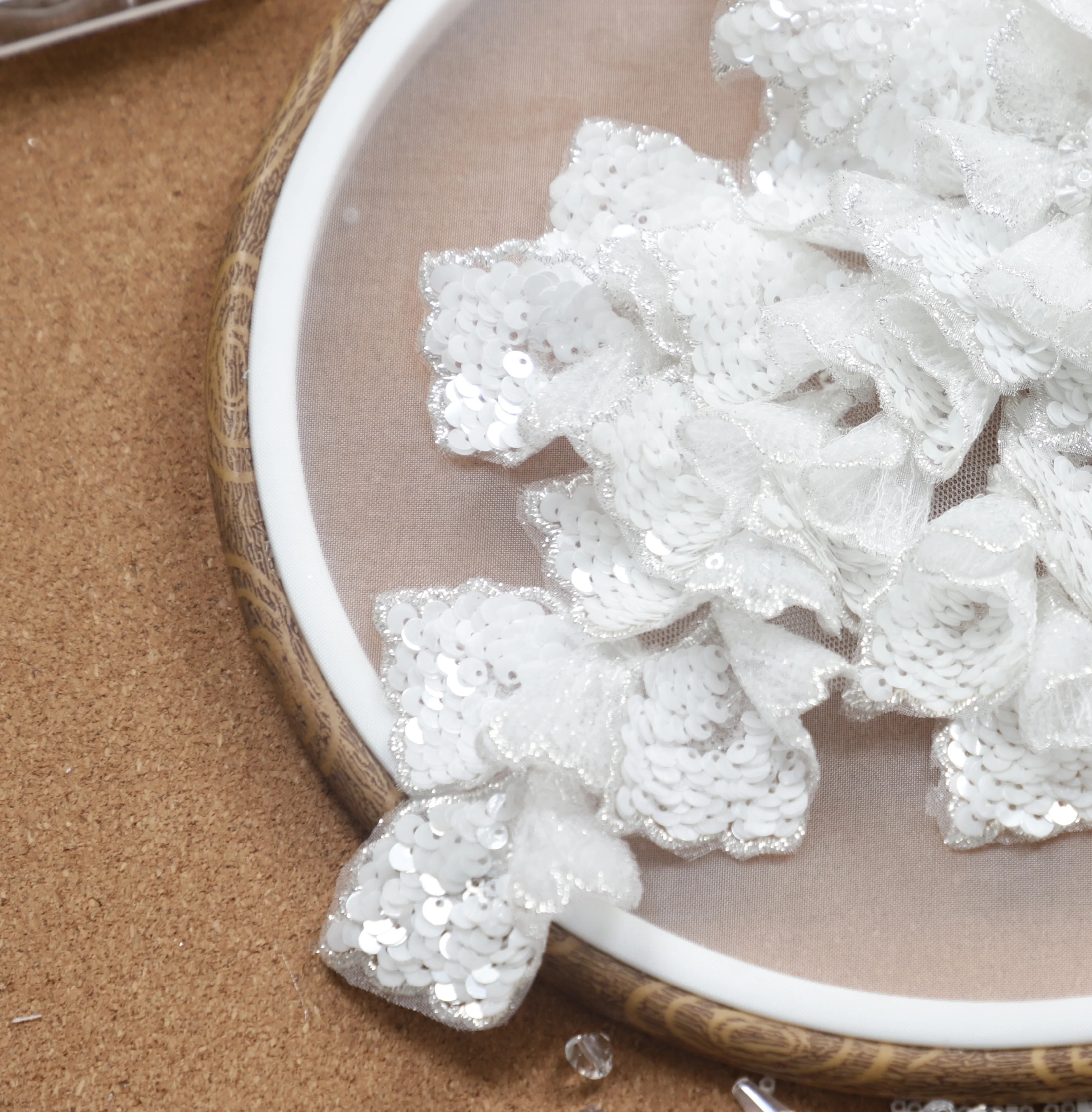 LQ008 White Customized Korean Fashion Embellishments Hand Work Embroidery Fashion Garment Accessories