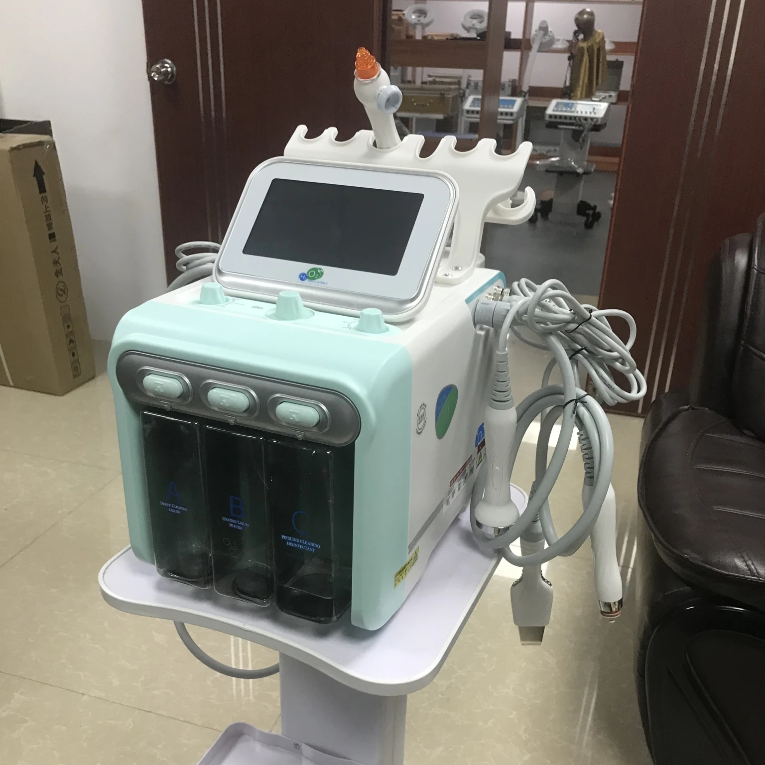 Beauty Professional 6 In1 Microdermabrasion Hydra Beauty Machine Max HEART Technology SEA Medical Packing Technical Parts Sales