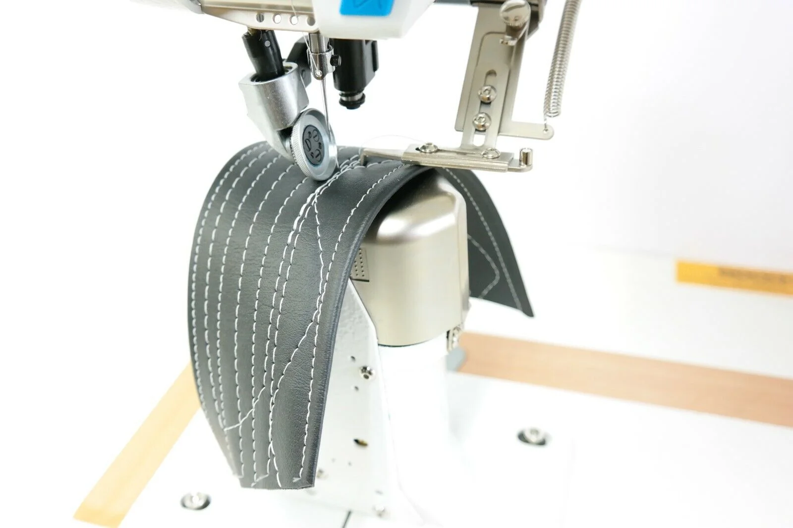 Brand New Jack S5 Post Bed Roller Wheel Feed Automatic Industrial Sewing Machine