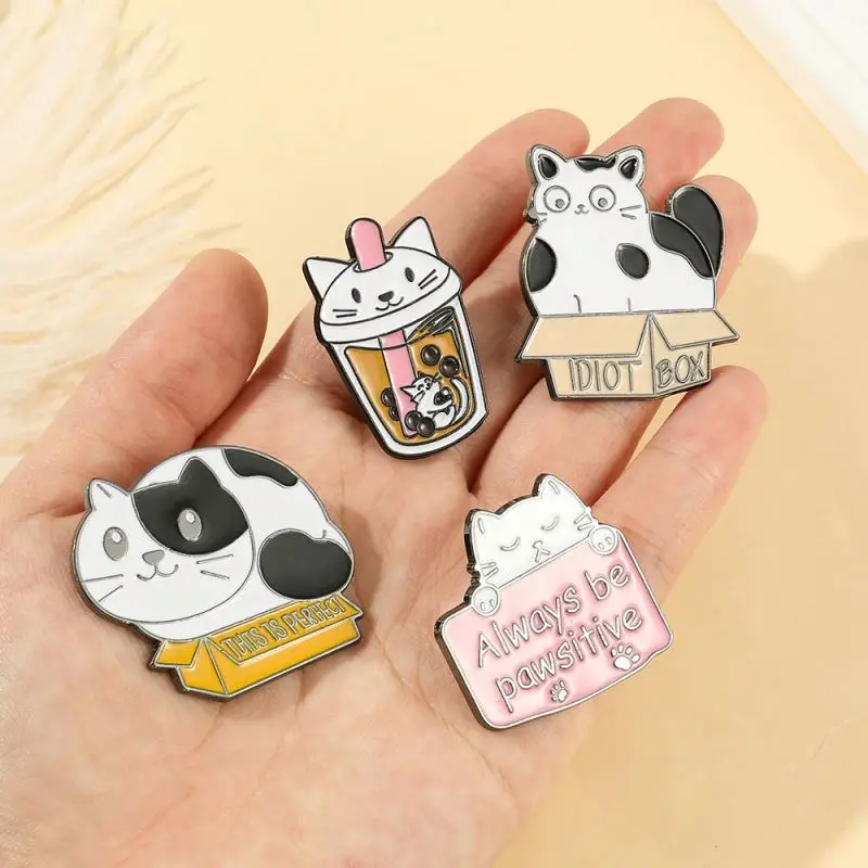 Metal Lapel Pins Friends Gifts Enamel Badge Lapel With Backing Card Cute cartoon Low MOQ Custom Designer Cartoon  Brooches Metal