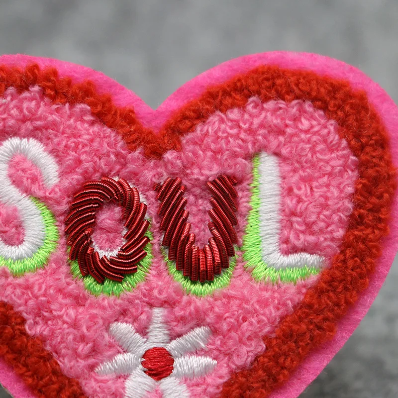 High Quality Factory Wholesale Price Custom Embroidery Heart Patches Badge for Clothing