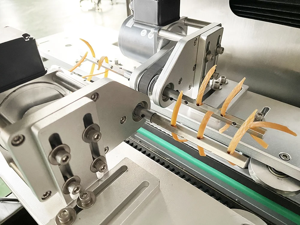 OEM Daily Chemical Lndustry Cleaning Agent  Packing Sleeve Labeling Machine Shrink Sleeve Applicator