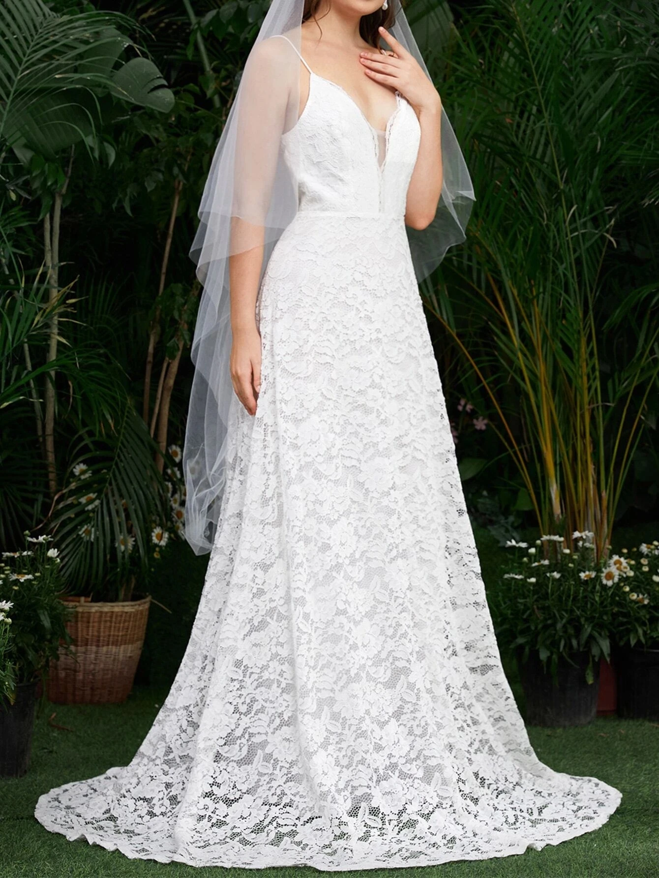 New design elegant white slip overlay lace embroidered wedding dress with veil