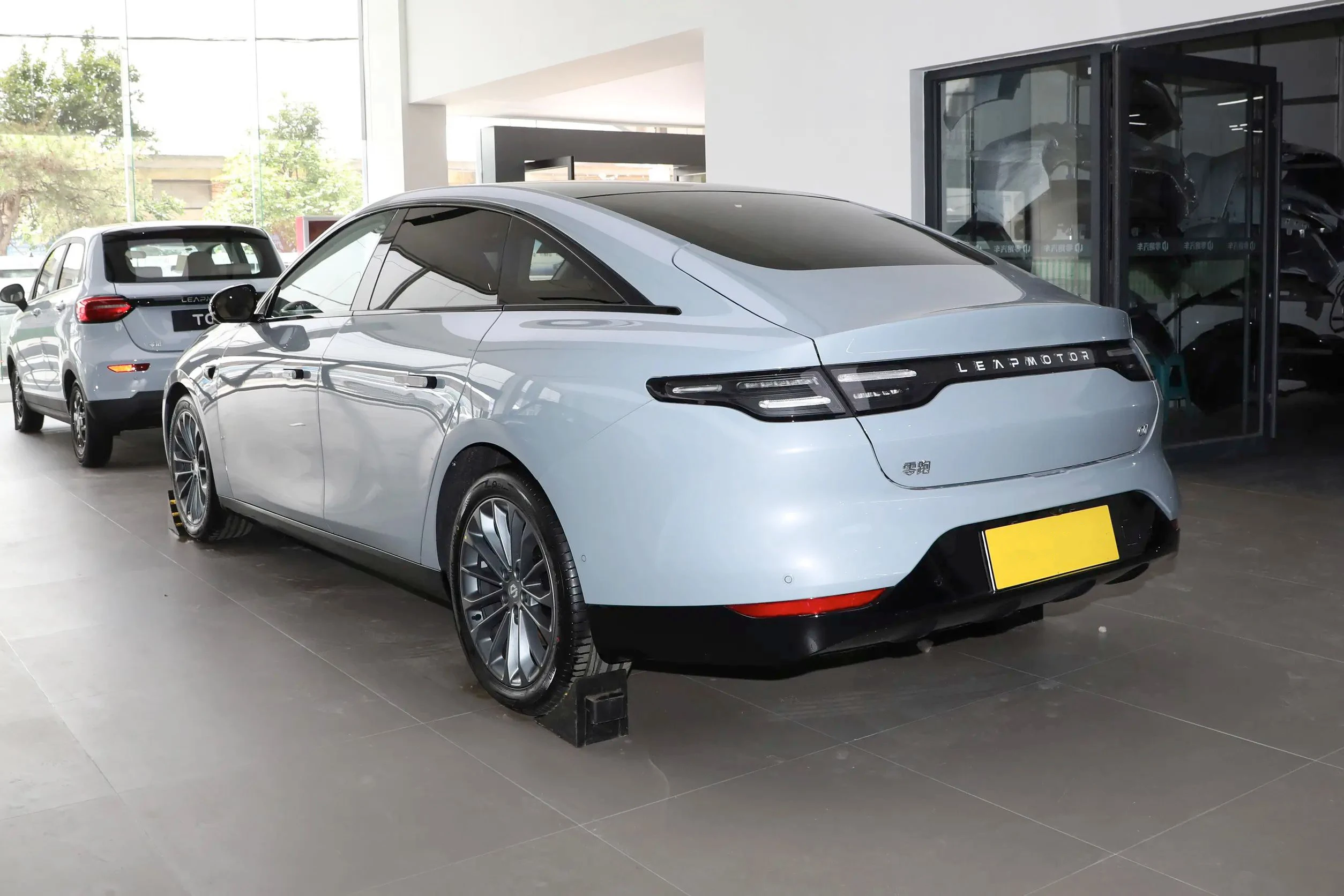 New Energy Car 4 Door 5 Seat Medium and large Car Pure Electric Car Leapmotor C01 Hybrid 2024 Smart Leap Motor C01 in Stock