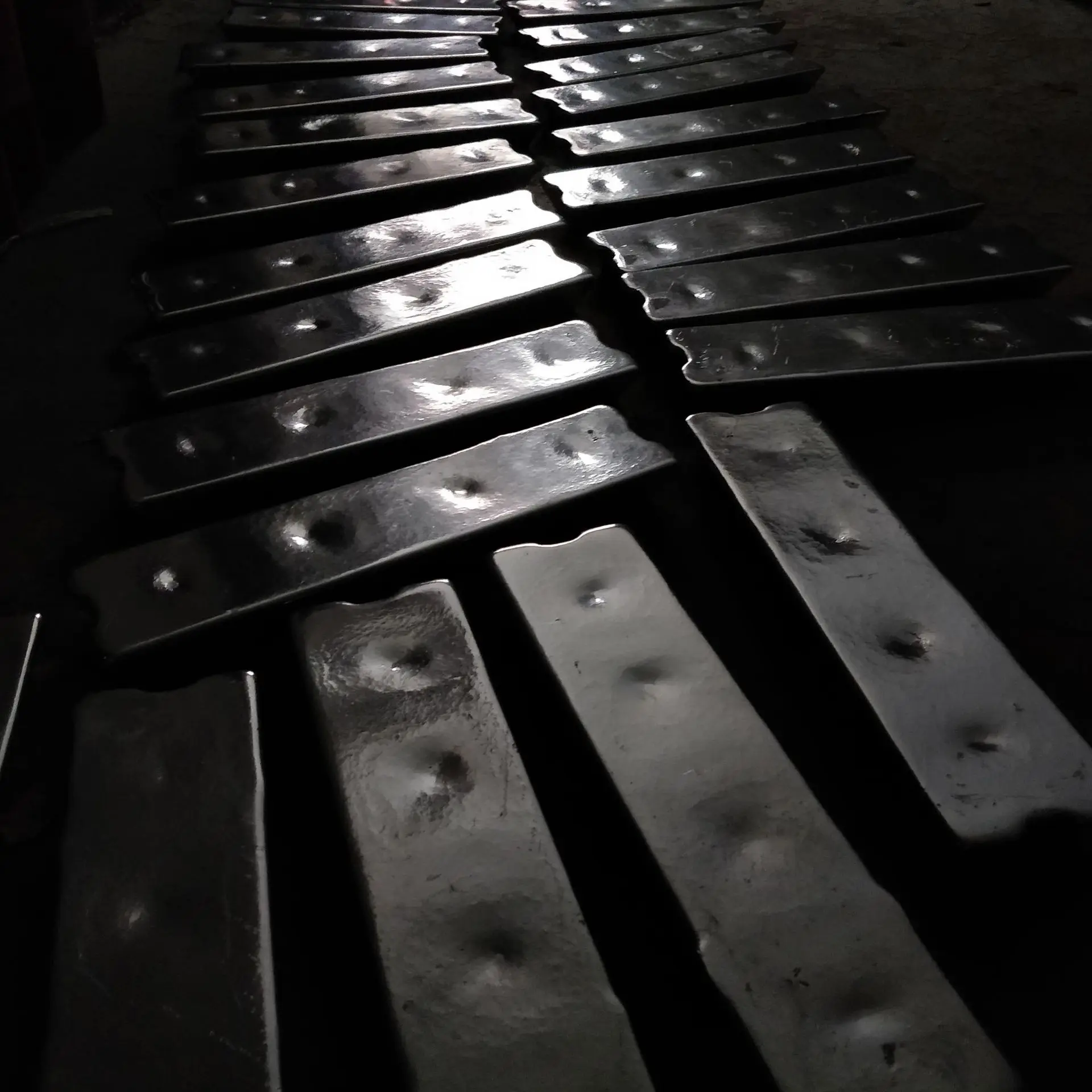 Spot Supply 99.995% High Purity Zinc Ingot 3 5 8 Zinc Alloy Ingot Zamak Alloy Ingot