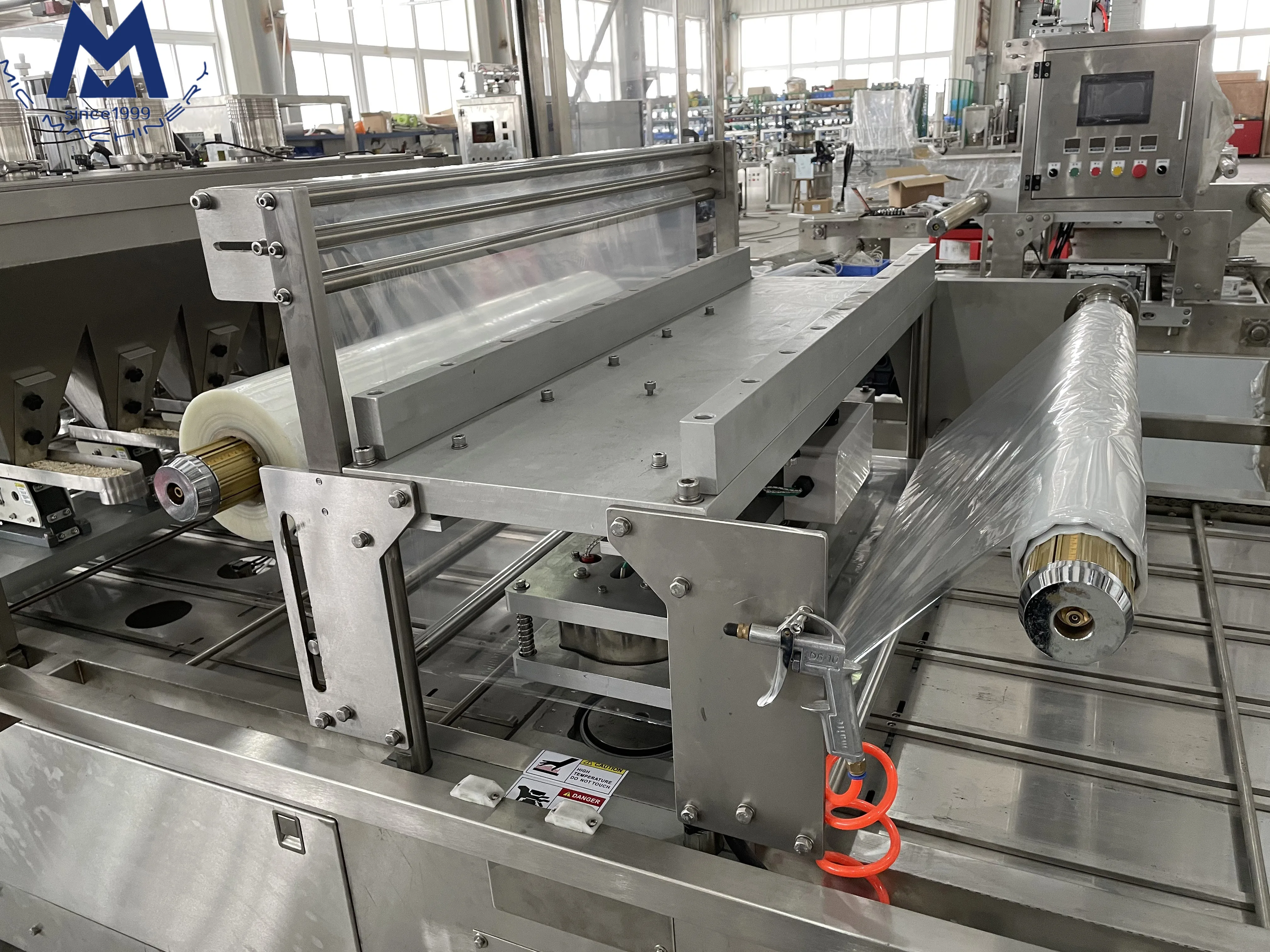 Automatic plastic jelly yoghurt yogurt cereal ketchup hummus cup filling and sealing machine