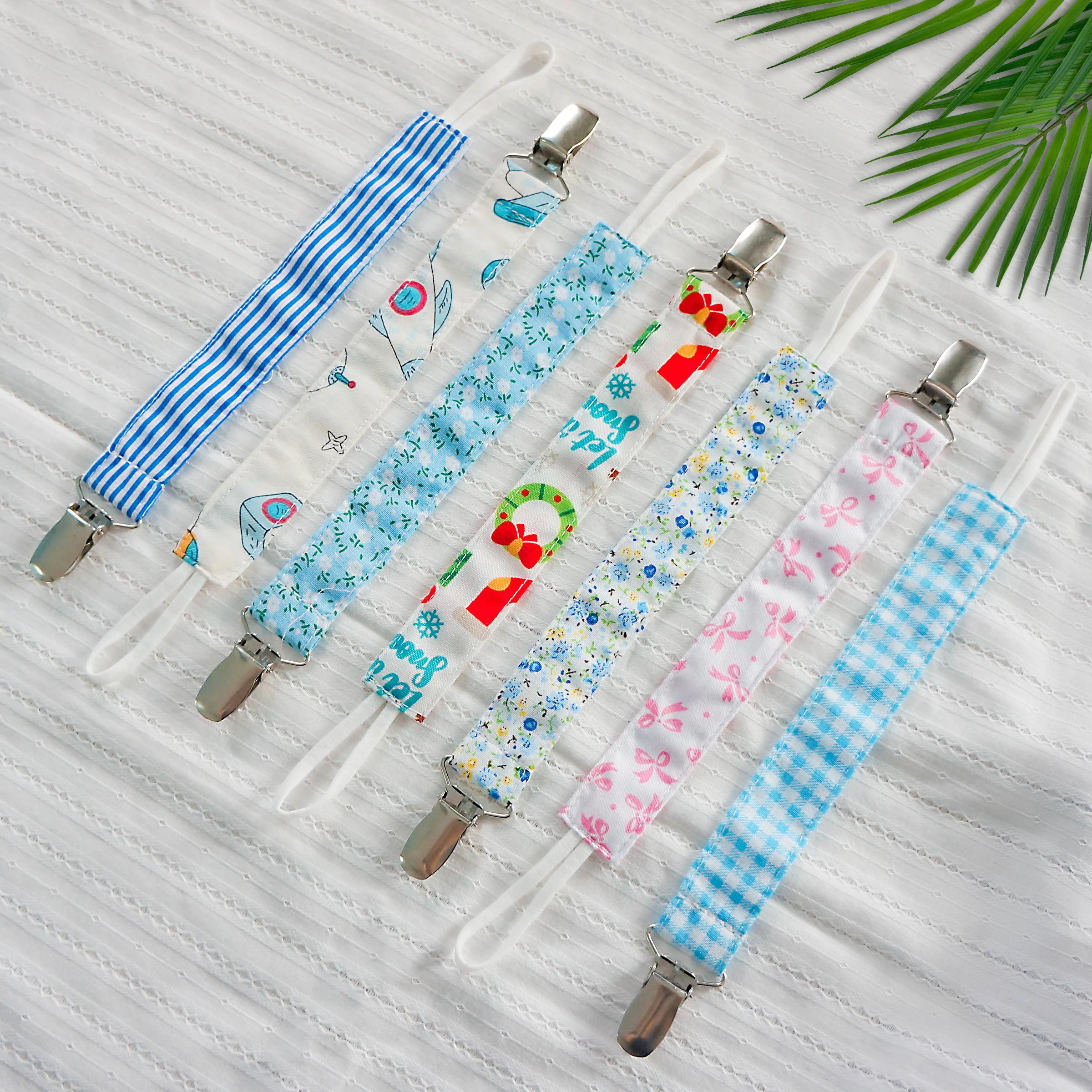 NEW Cute Infant Baby Pacifier Nipple Clasps Holder Plastic Clip Babies fit for Most Pacifier Styles Soother baby pacifier clips