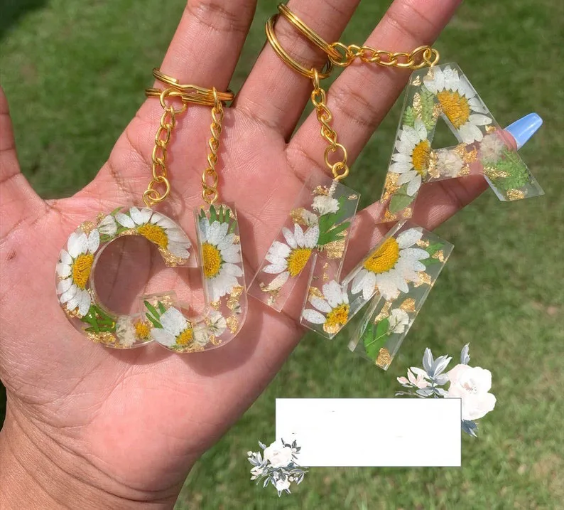 Custom Real Daisy Acrylic Initial Letter Keychain Monogram Resin Dried Flower Keyring Alphabet Jewelry Bag Accessory
