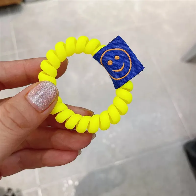 Оптовая продажа корейские аксессуары для девушек и женщин телефонный шнур повязка волос с улыбкой карамельных цветов завязка телефонной