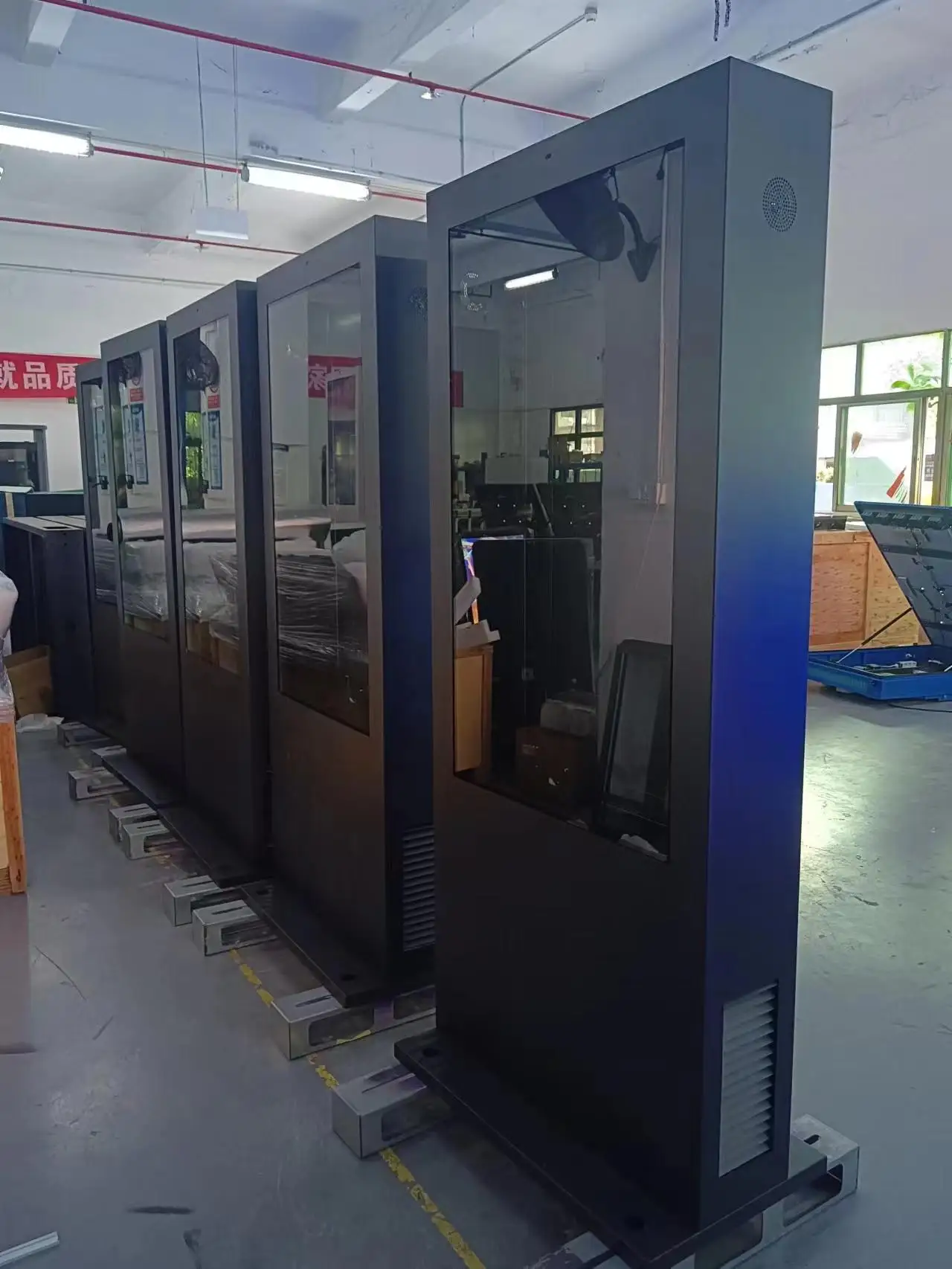 Waterproof portable Intelligent digital advertising machine Built in Android system advertising player