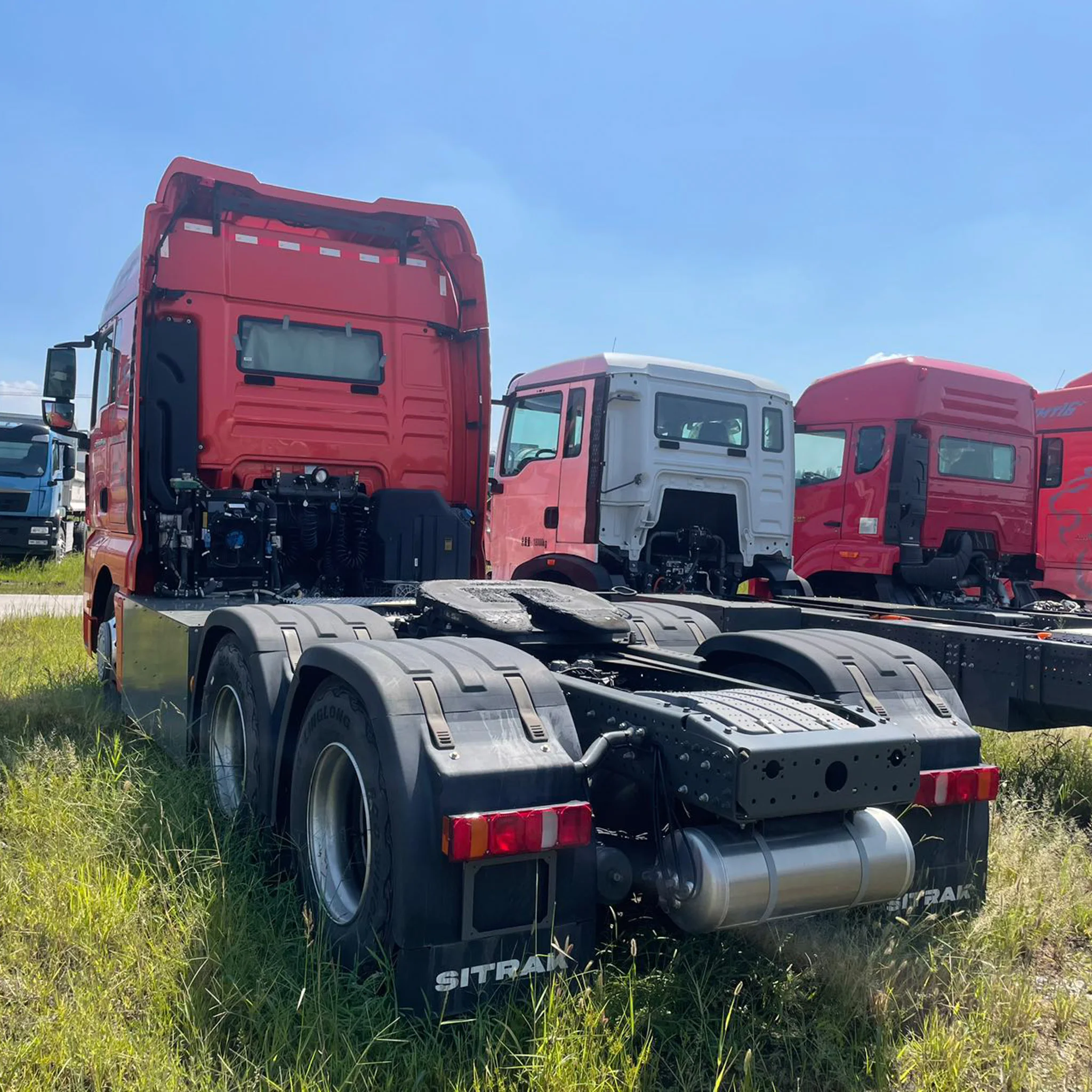 Heavy Duty SINOTRUK SITRAK LNG CNG sitrak c9h 430hp 460hp 6x4 Tractor Truck Trailer Head for sale