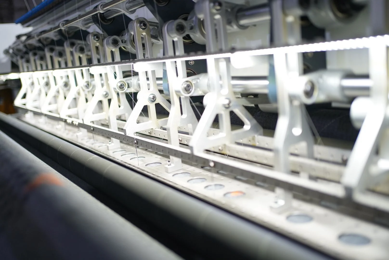 Высокоскоростной Компьютеризированный стеганый станок для матрасов система преобразования