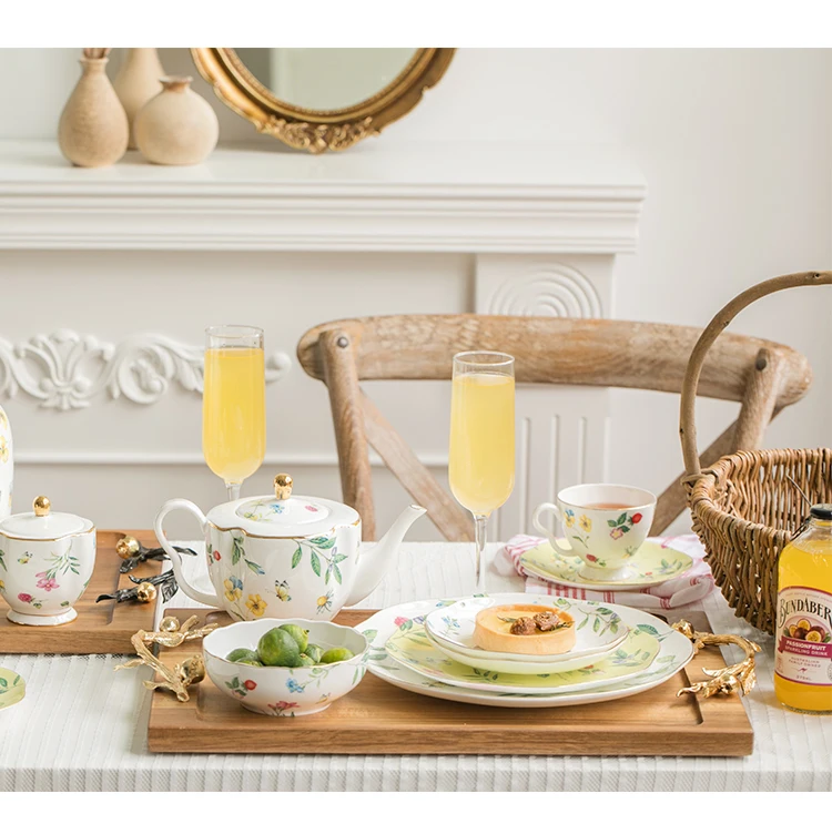 Wholesale Acacia Wood Food Serving Trays with Handle Fruit Steak Platter for Breakfast in Bed Rustic Wooden Tray