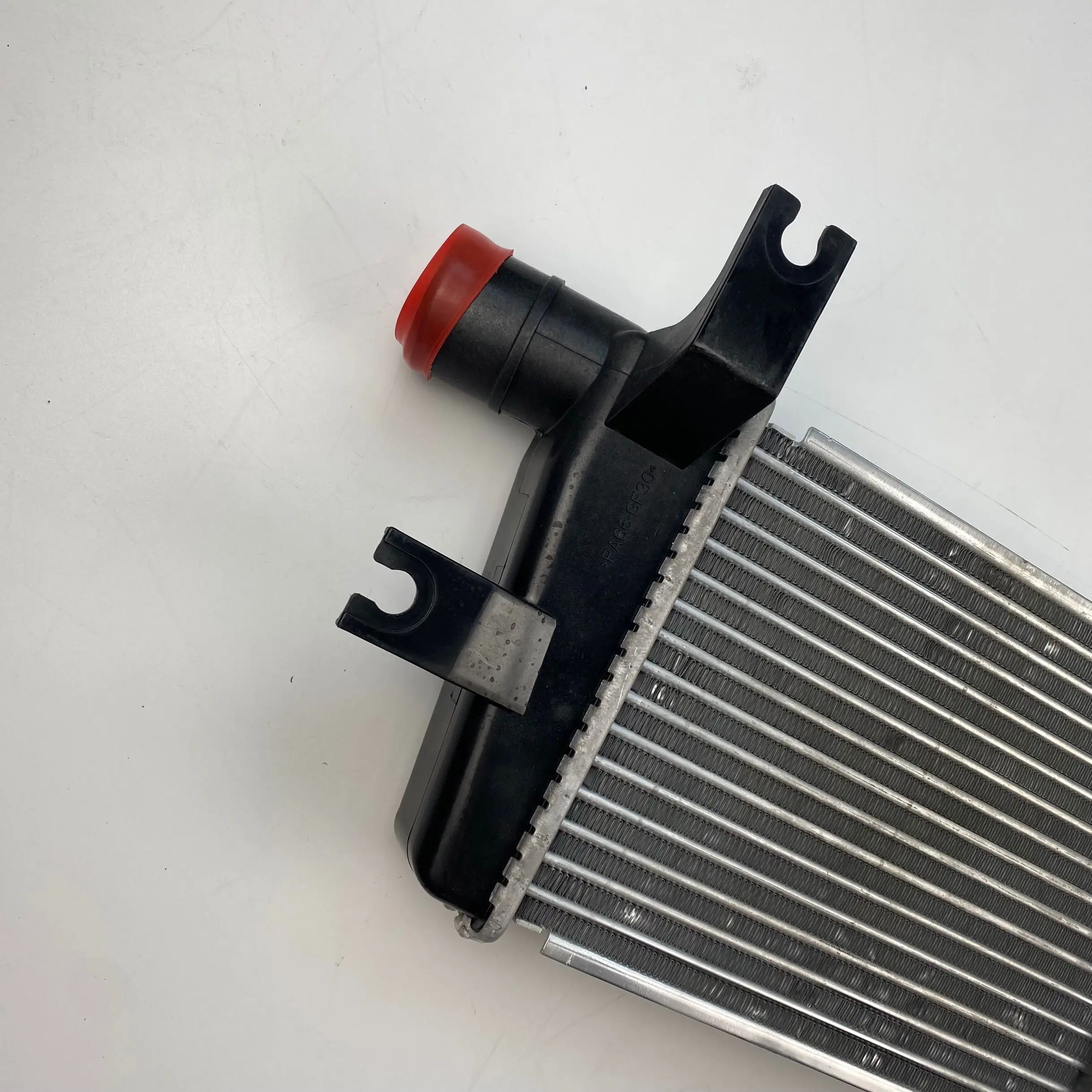 Радиатор водяного охлаждения для Mitsubishi OEM: MN135001