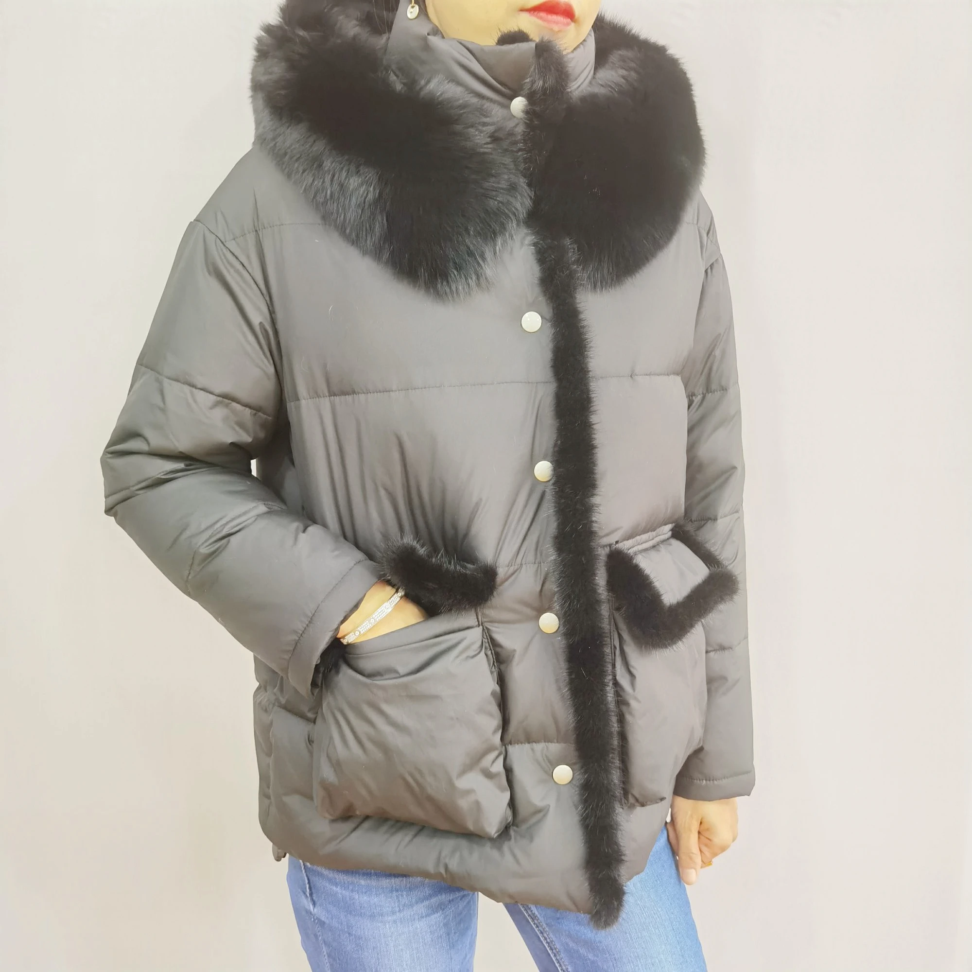 Custom OEM Real fur collar thickened women coat women winter down coats and jackets with fur and hoodie duck down jackets