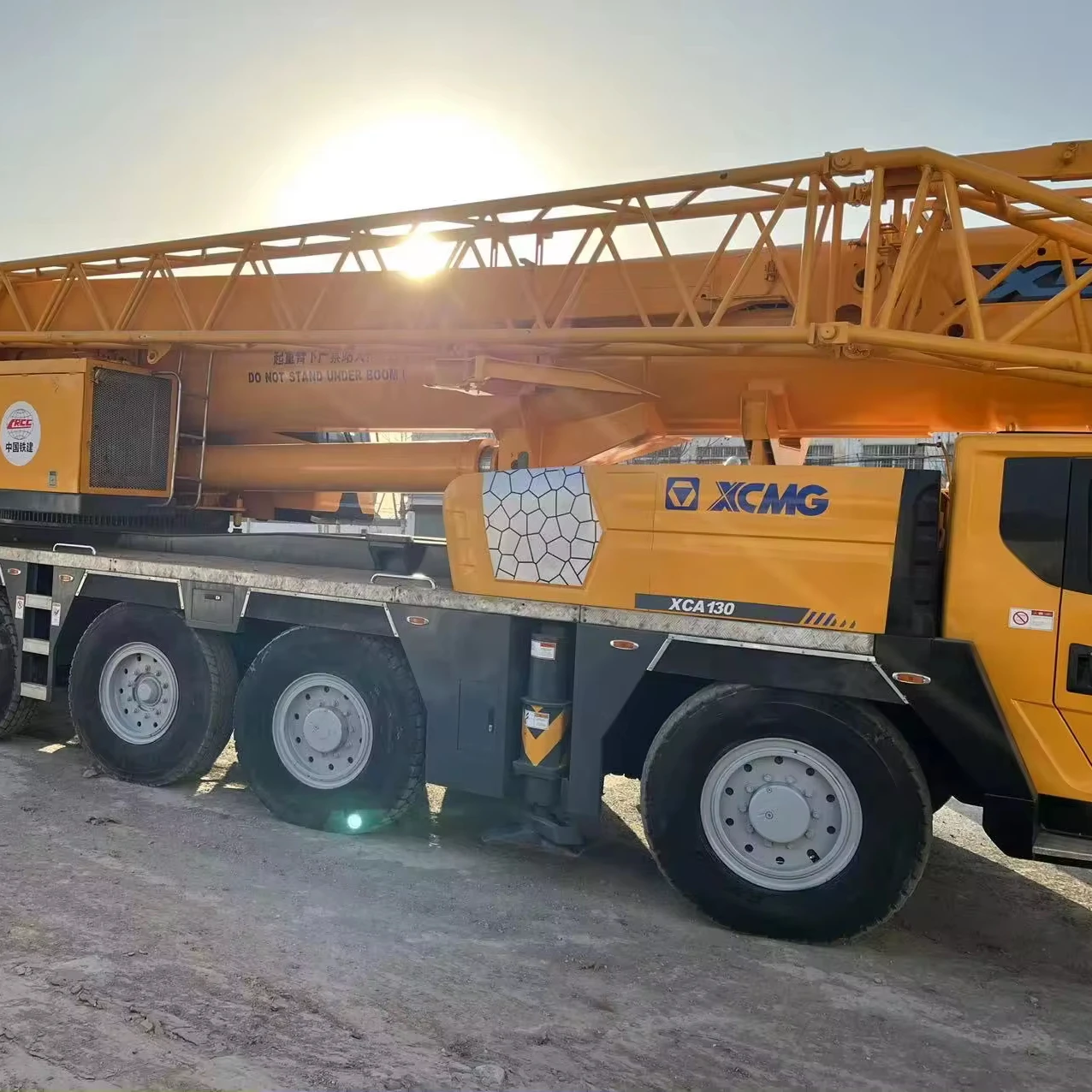 Secondhand 130ton Truck Mounted Cranes used trucks QY130K XCA130 STC1300 ZCT1300