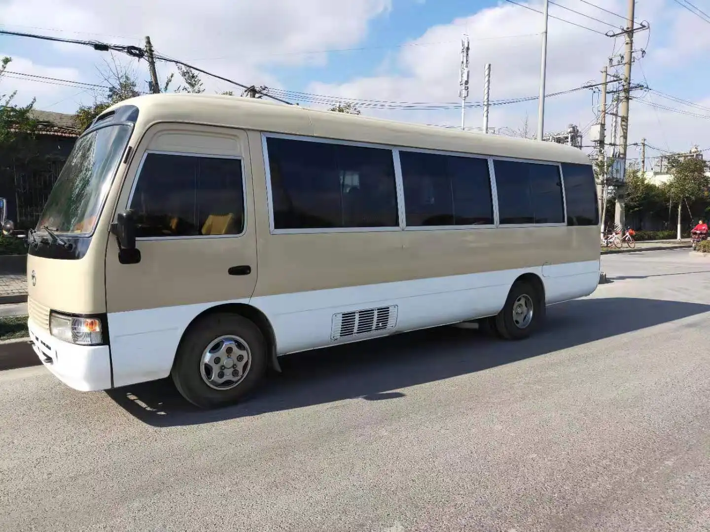 Spring Suspension 6 Cylinder used buses Original Japanese Used Toyot Coaster Bus for Sale 30 Seats Diesel 1hz Engine city car
