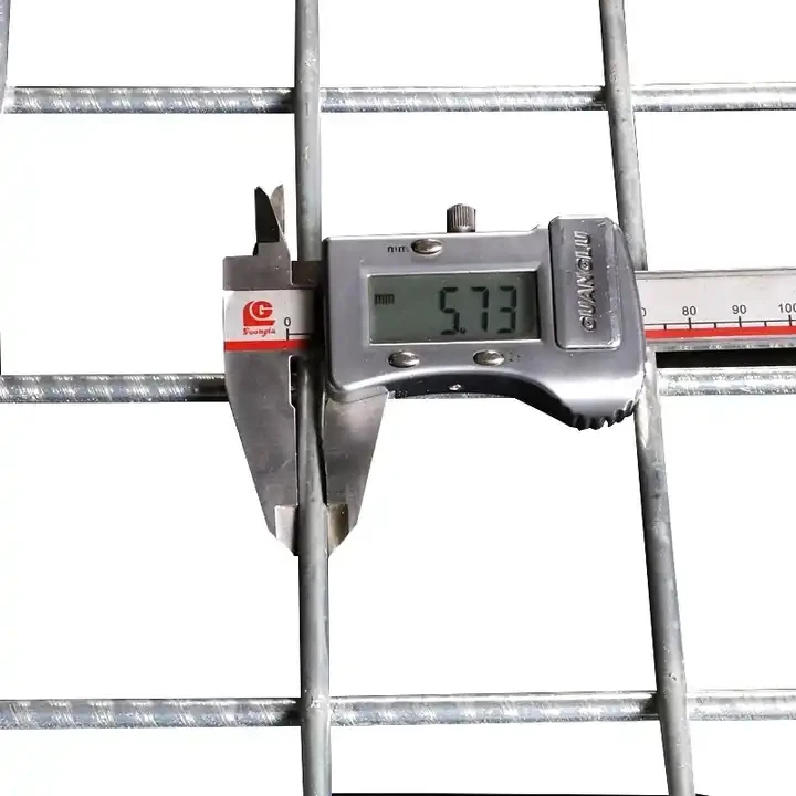 2024//Welded Mesh panel 10 gauge 118 ft x 47 ft electro galvanized welded wire mesh panel