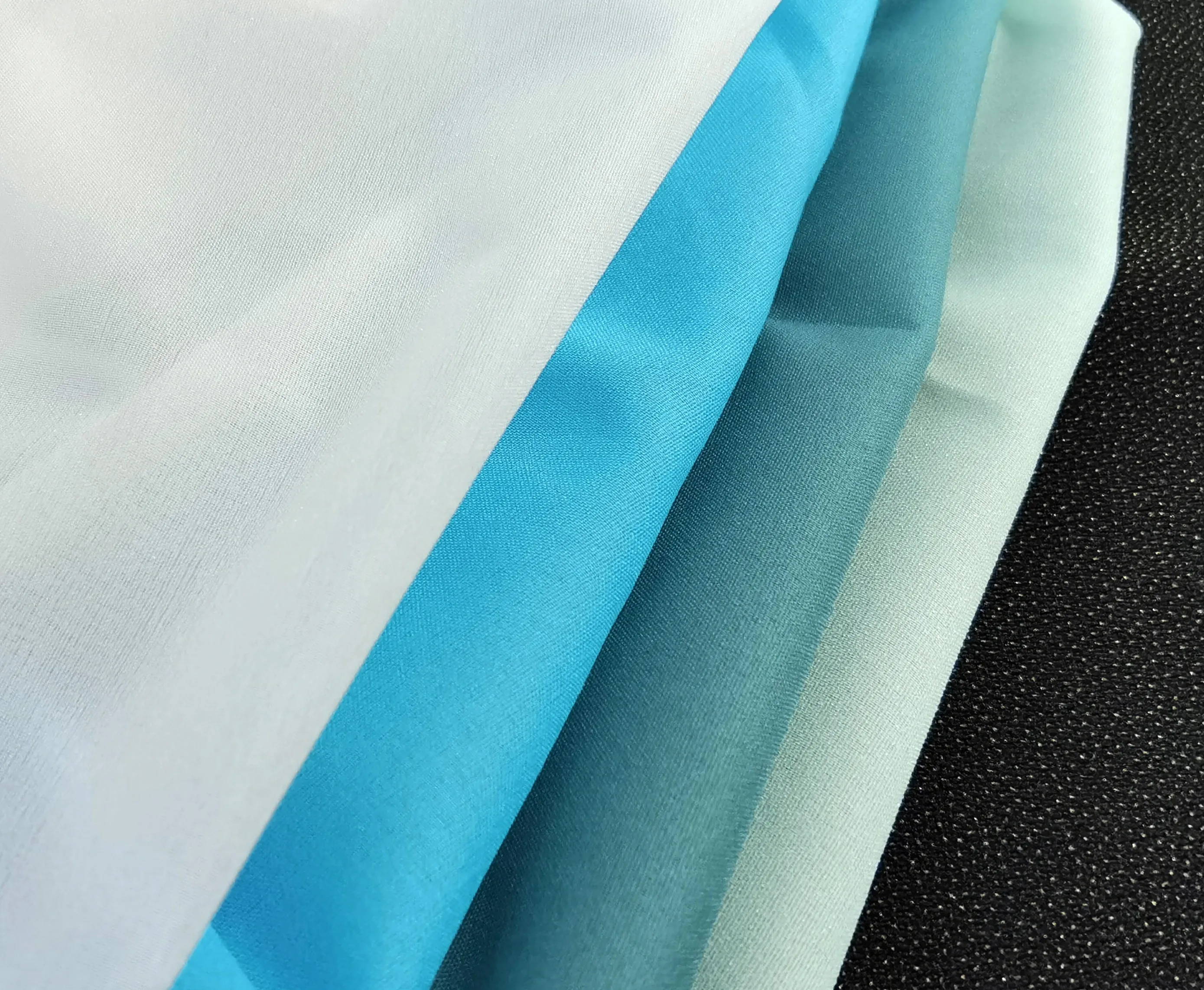 Цветной тканый плавкий прокладочный материал PES 1/1 простой, подходит для различных видов детской или женской одежды