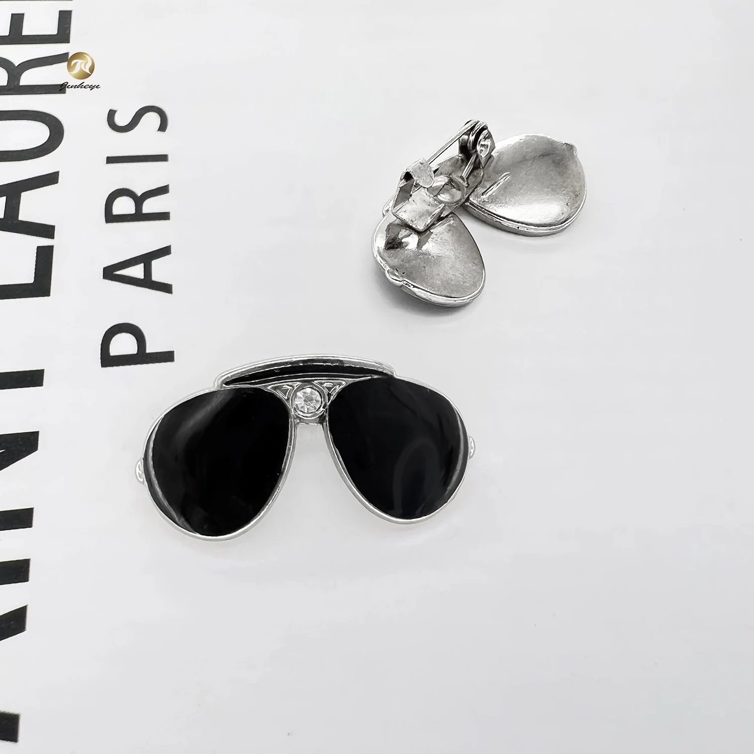 Customized Design Pin Brooch Silver Black Enamel Sunglasses Pin Brooch