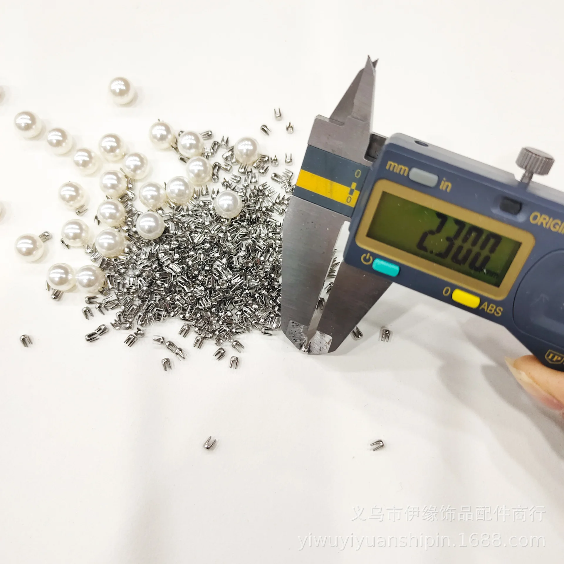 High quality 2.3mm stainless steel pearl rivet studs