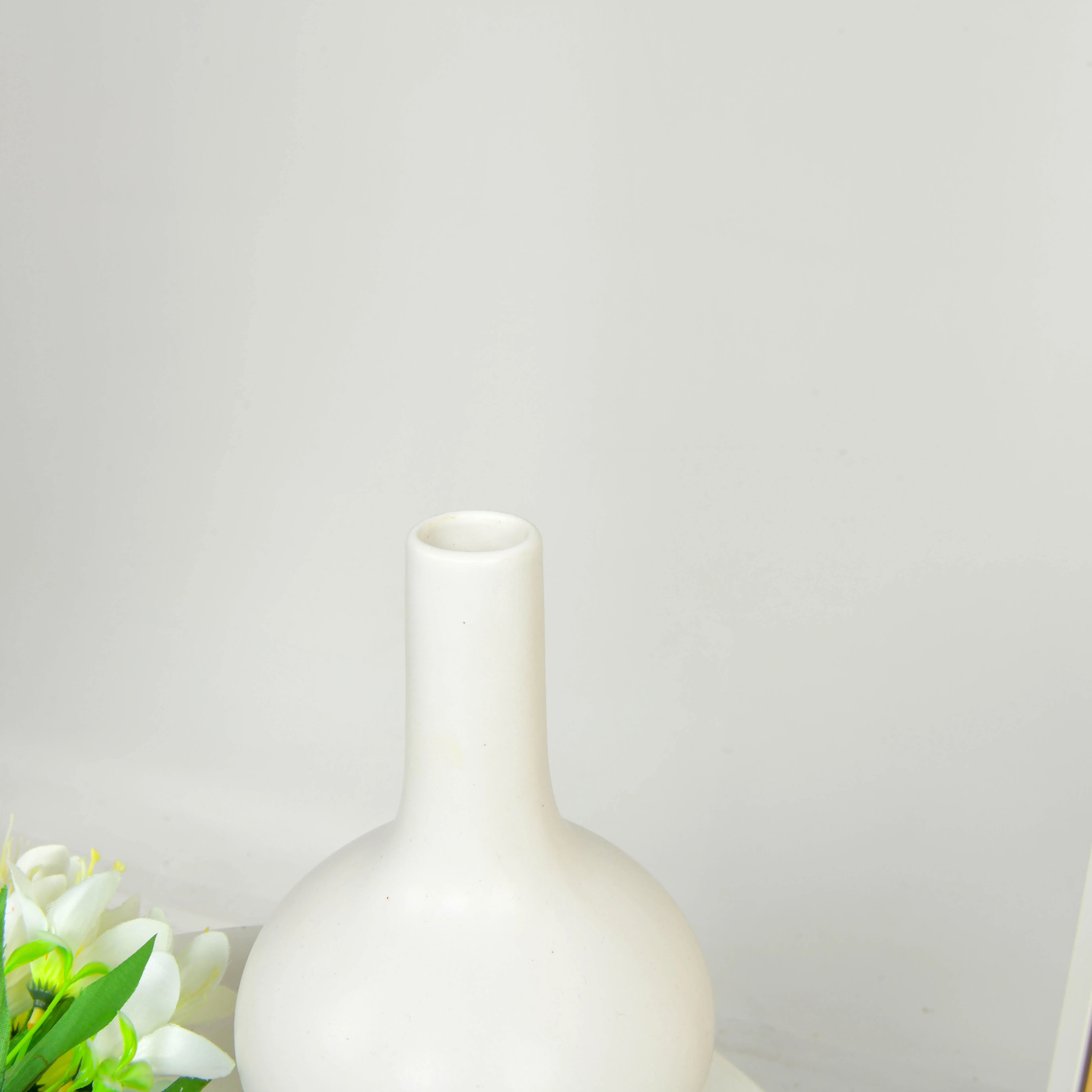 White Minimalist Modern Decorative  Vase for Living Room and Interior Decoration Tabletop Decorating Vases