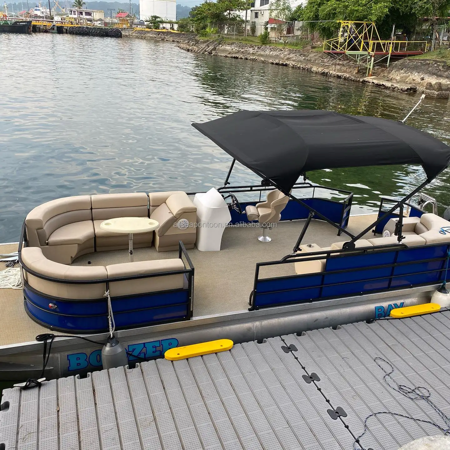 Ultra Lounger Allsea 23FT Tritoon с центральным местом хранения и сиденьями спортивными
