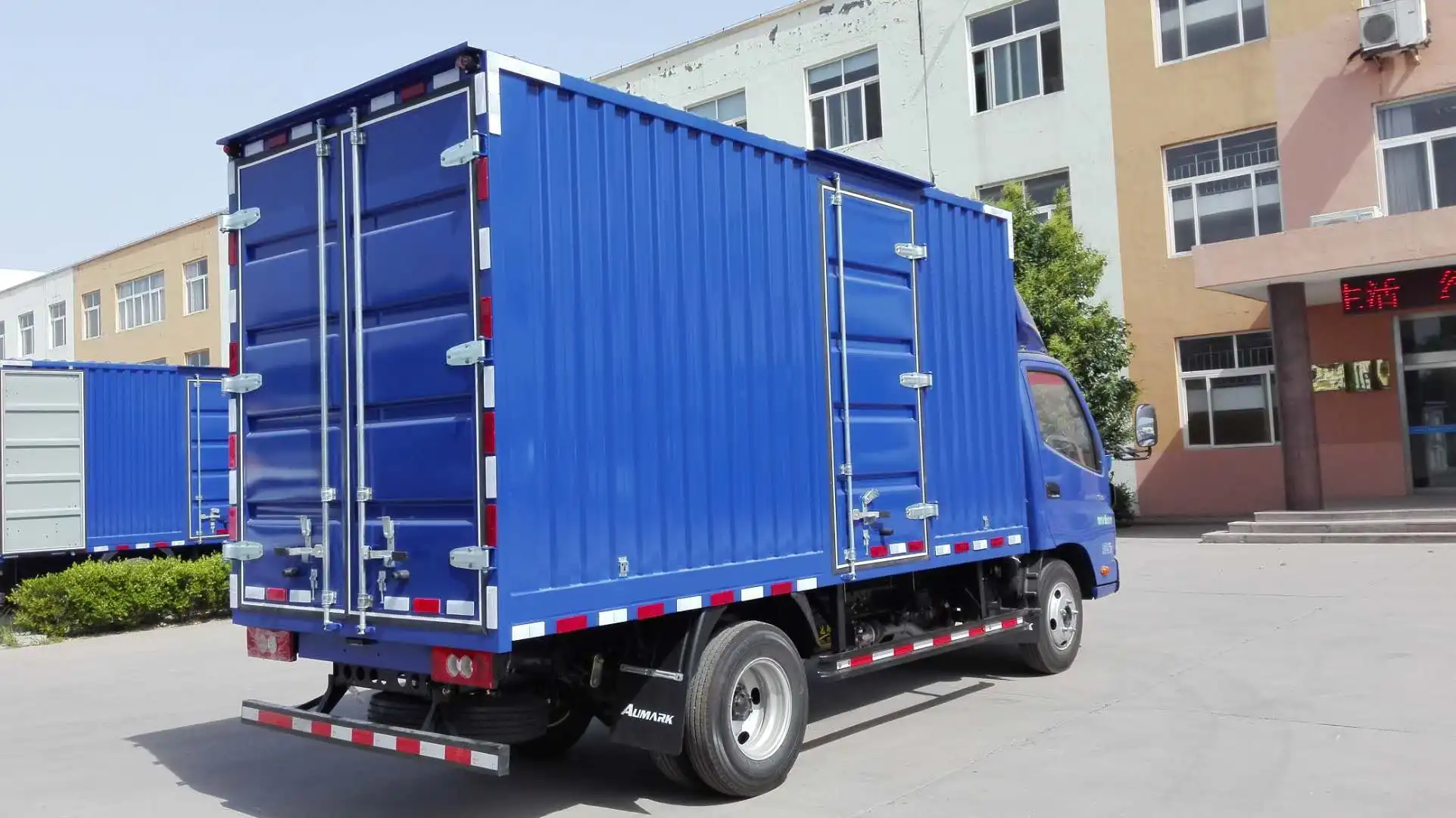 Закрытые Ван коробке грузовик Полноприводной трактор FOTON Aumark 5T 4 2 м грузовой фургон дизельный двигатель 141hp для доставки