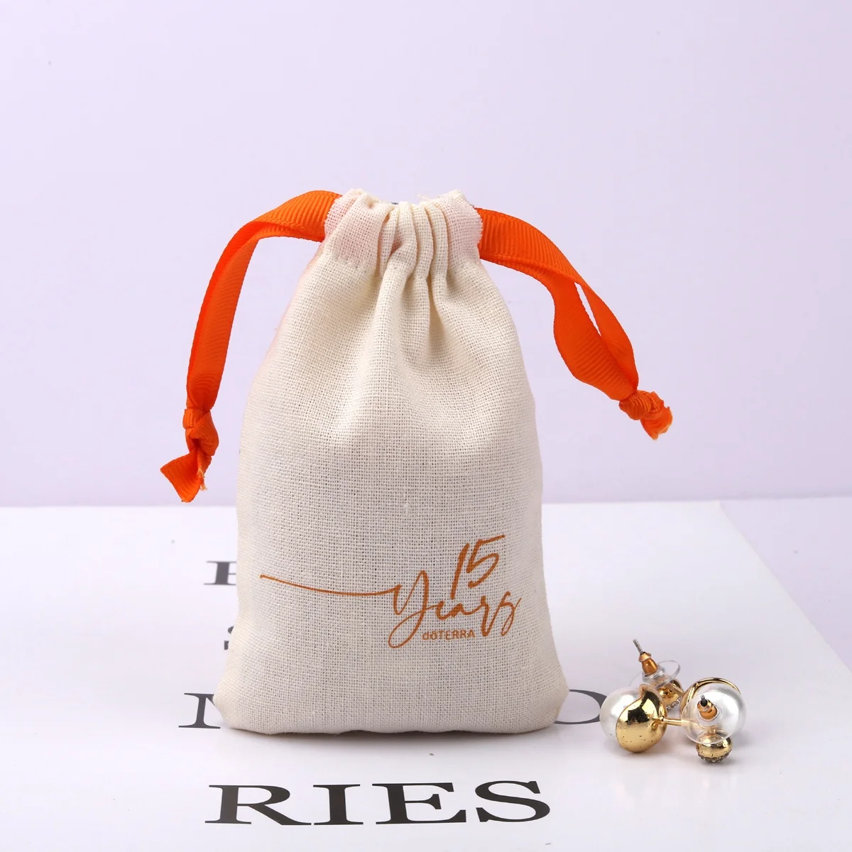 Wholesale Cotton Linen Nail Polish Storage Cosmetic Drawstring Bag Custom Logo Cream Linen Cotton Gift Pouch