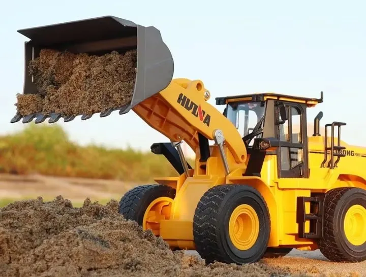Huina 1552  1/16 Scale 11 channels  Semi-Alloy Remote Control Loader  Metal Construction Bulldozer Vehicle Truck Model Toy