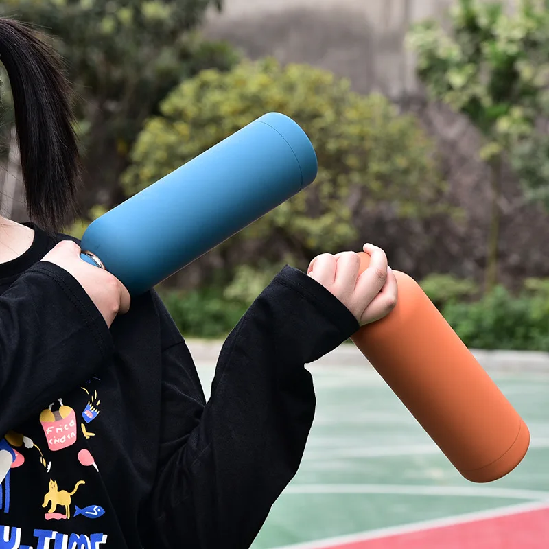 Hot Selling 750ml Portable Double Wall Stainless Steel Vacuum Bottle Stay Hot Keep Cold in Rubber Paint Accept Customized Logo