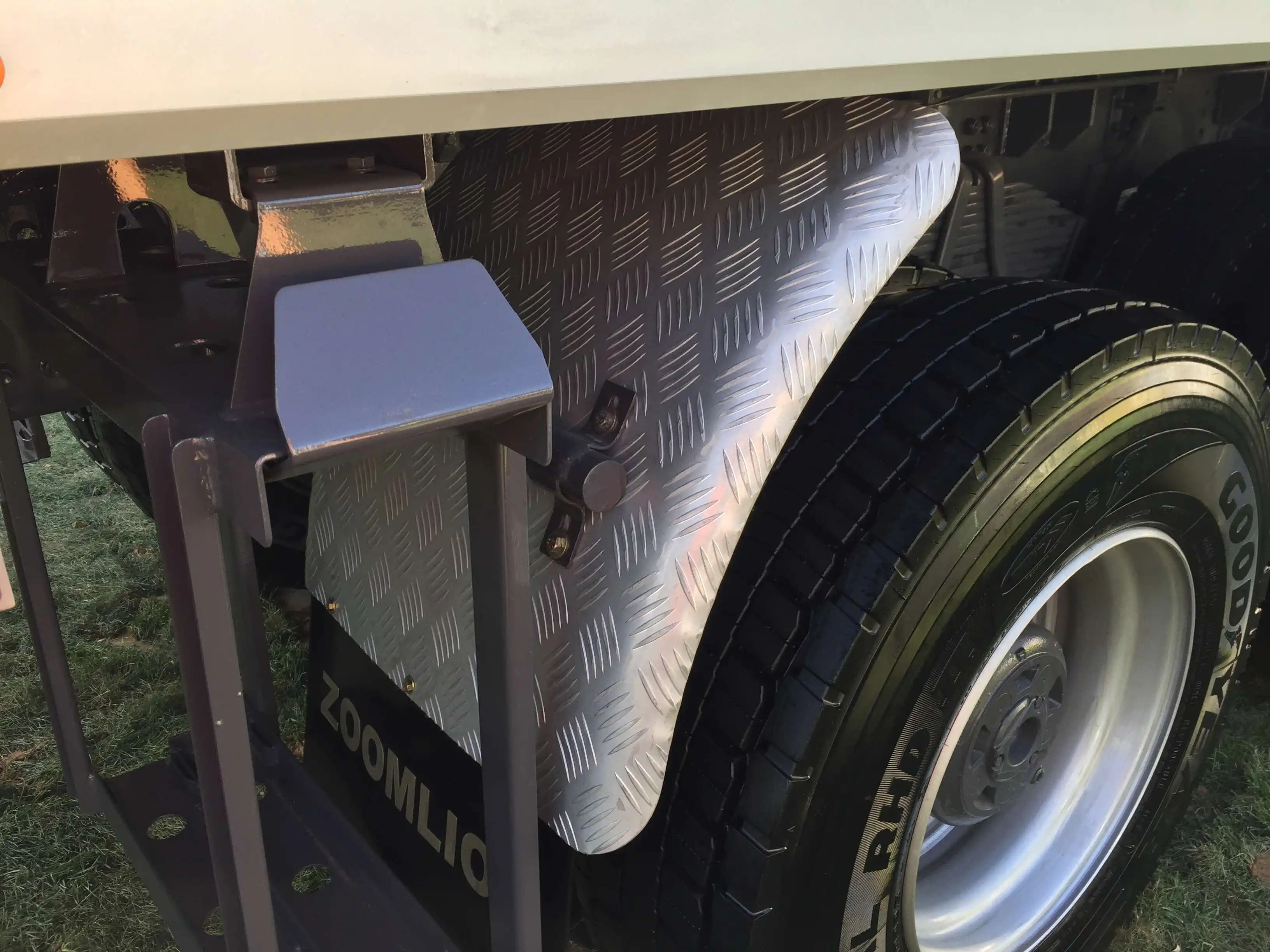 Factory directly wholesale Alloy Truck Mudguard Bracket Suit Aluminum Tractor Trailer Mudguard