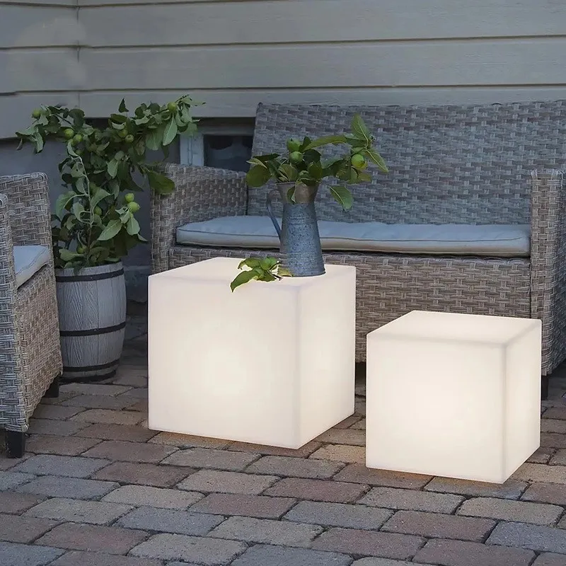 Illuminated PE Material LED Cube Bar Chairs Glowing Plastic Cube Chair with LED Lighting for Seat Lighting