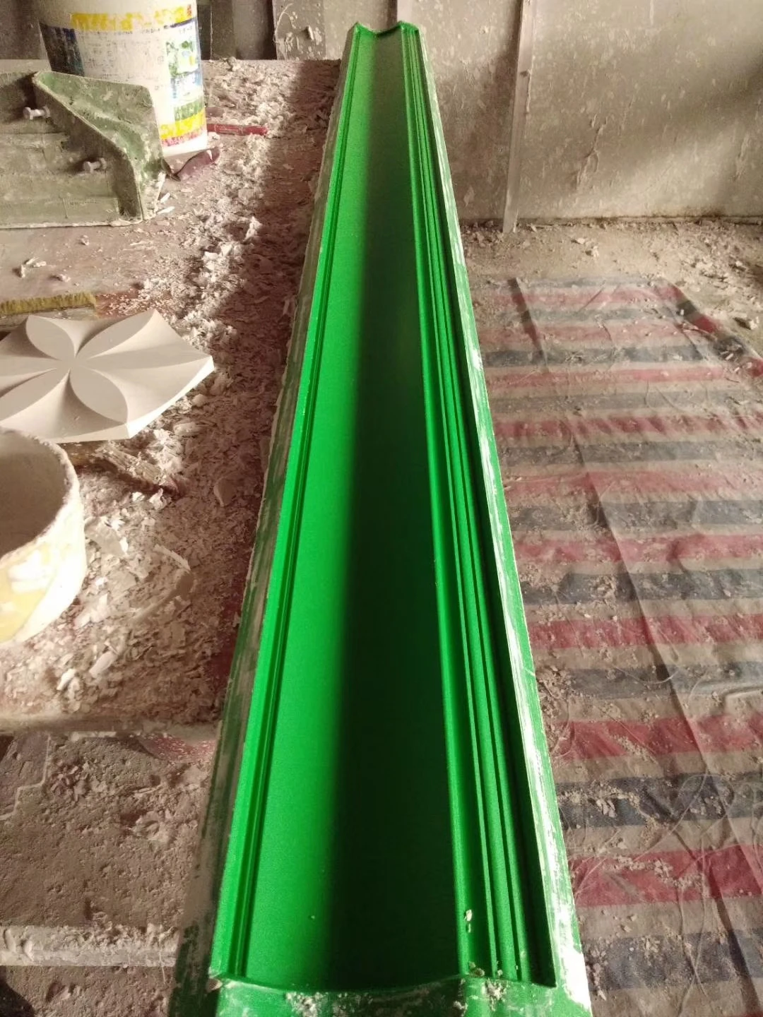 Gypsum plaster mouldings silicon  fiberglass  cornice plaster moulds for sale