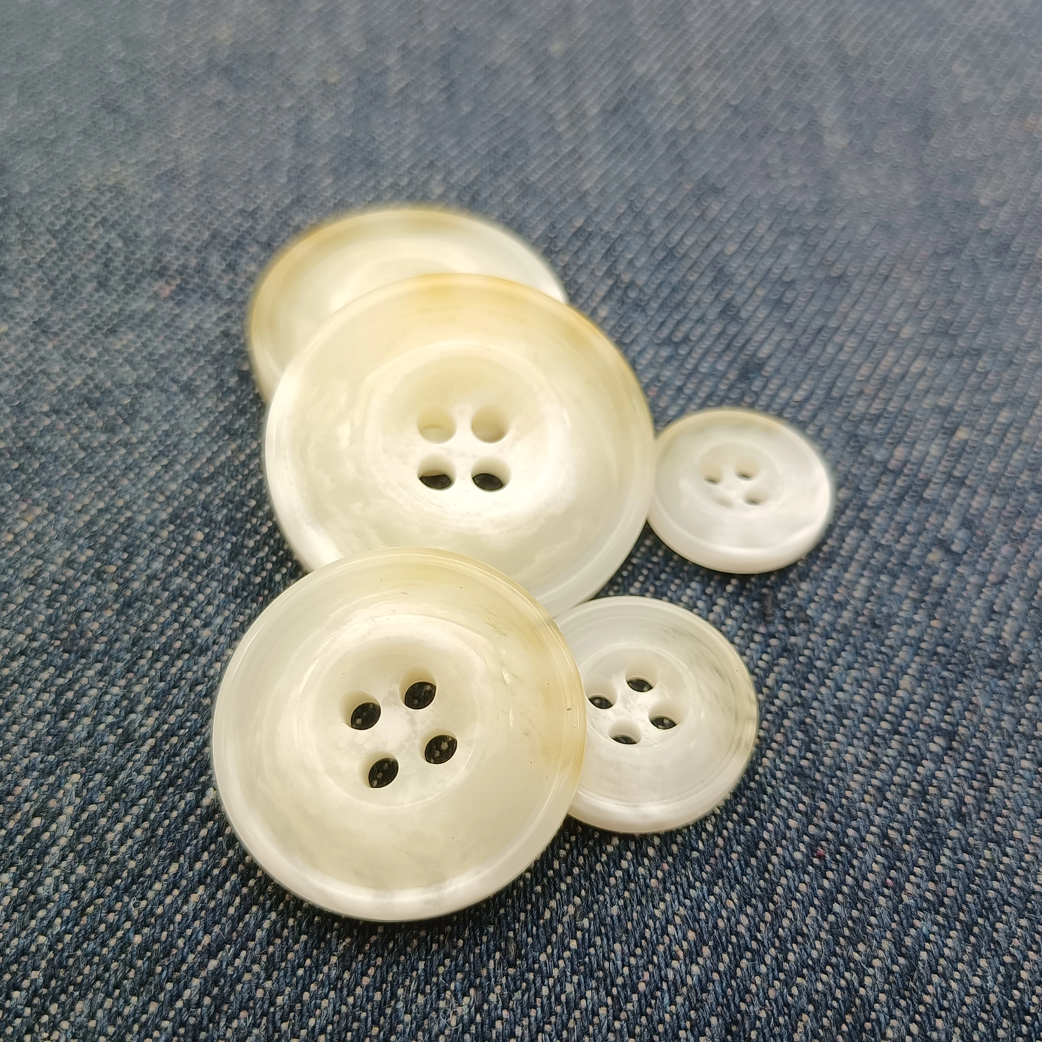 HLD Factory wholesale custom resin button 4 hole sewing button clothing accessories