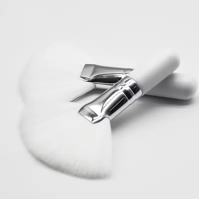 Wholesale custom logo facial small white short synthetic fiber highlight brush nylon fan brushes for facial with wooden handle
