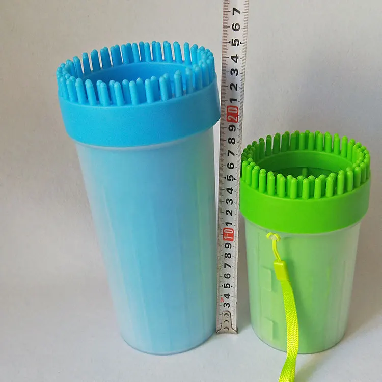 Portable dog paw cleaner with towel upgrade 2 in 1 pet paws cleaner grooming brush dog plunger feet washer Muddy paw cleaner