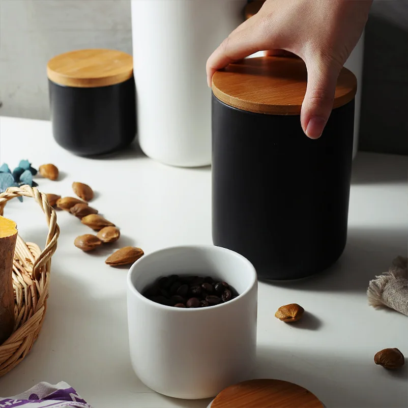 Factory Direct Sales Customized Environmental Protection Wholesale White Ceramic Cup With Round Bamboo Cover Storage Tank