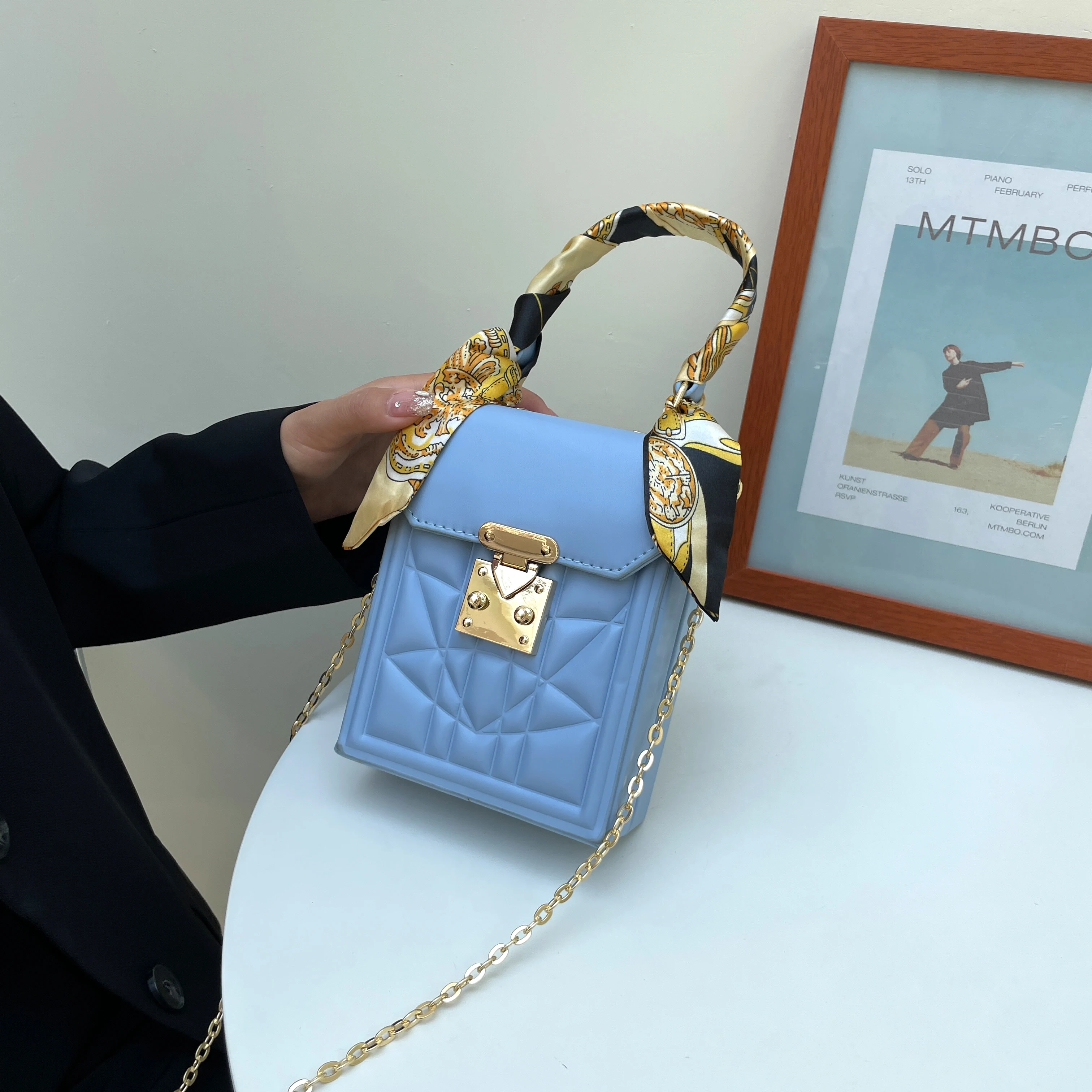 2022 New Summer Scarf Top Handle Fashion Box Bag Chain Lady Crossbody Purse Handbag